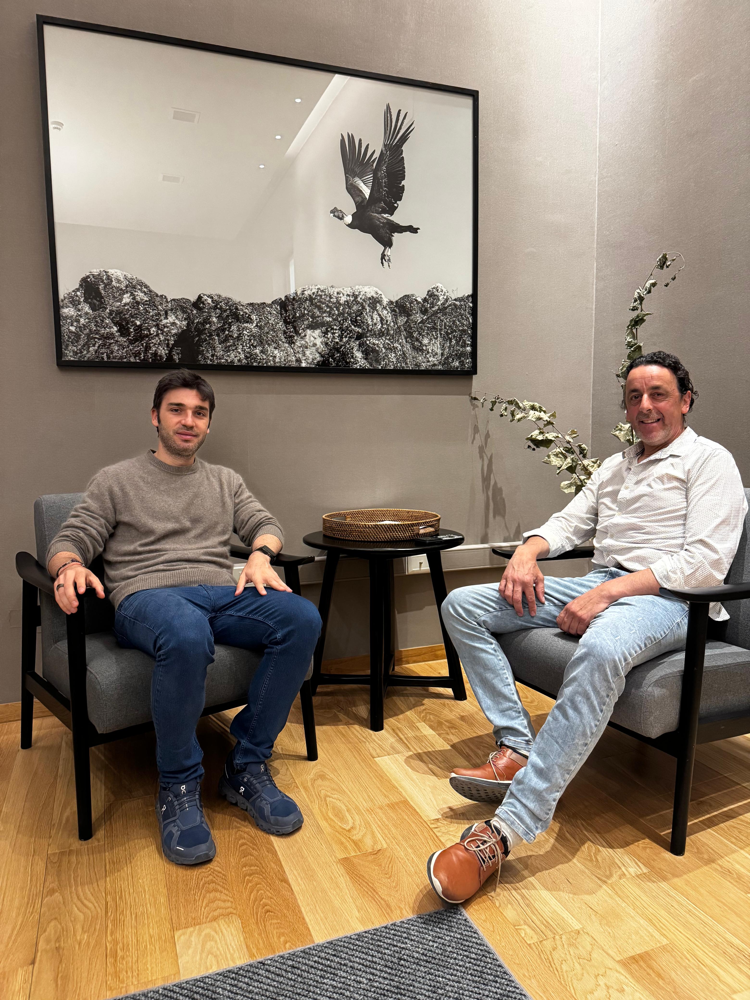 Torres junto a Diego Pérez, intendente de Río Pico.