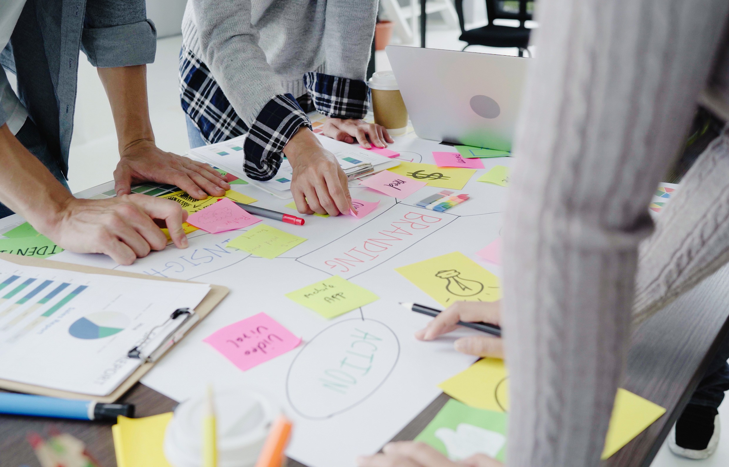 group casually dressed business people discussing ideas