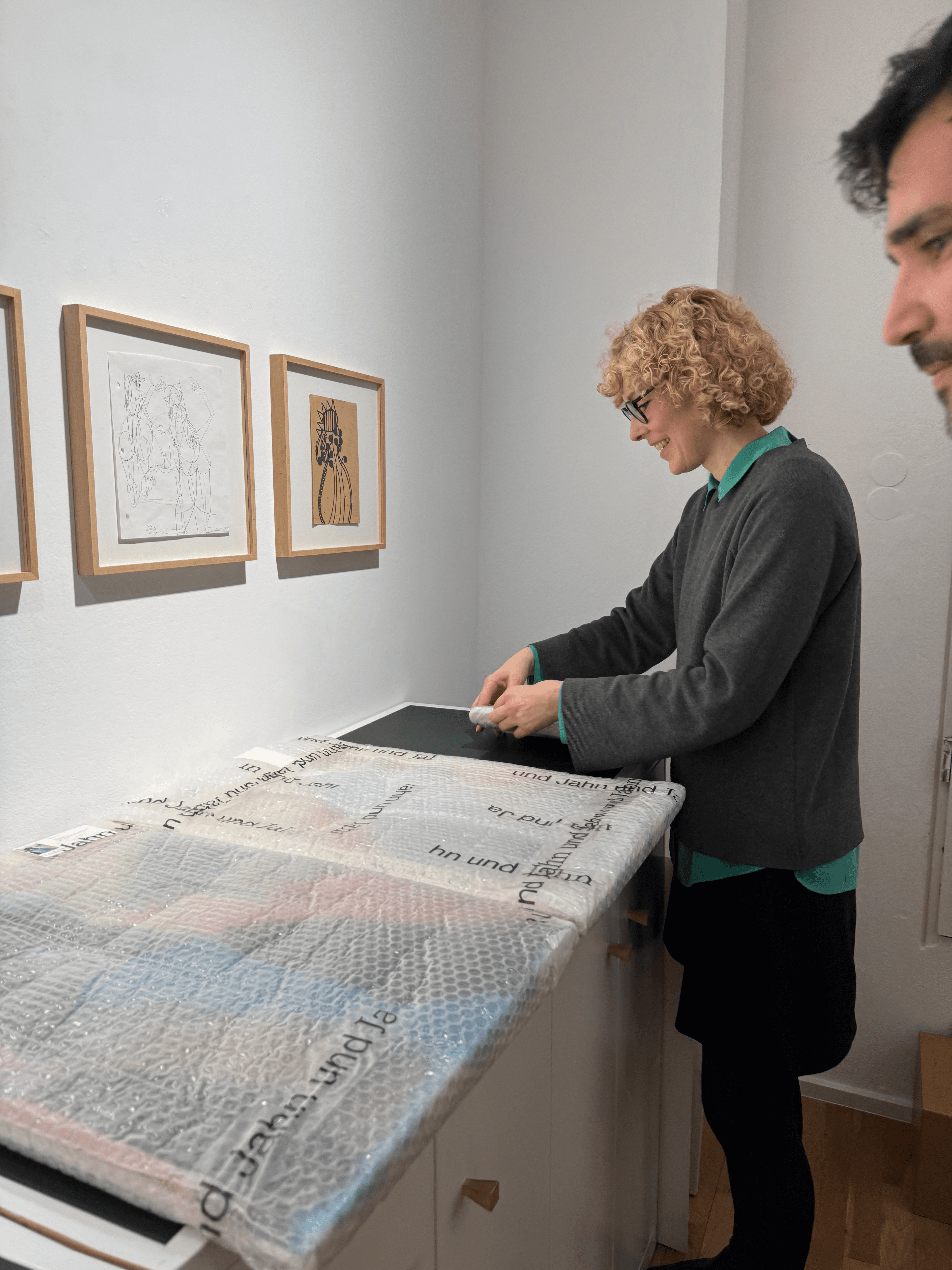 Entrepreneurs engaging in a lively discussion during a Bizz Buzz networking event.