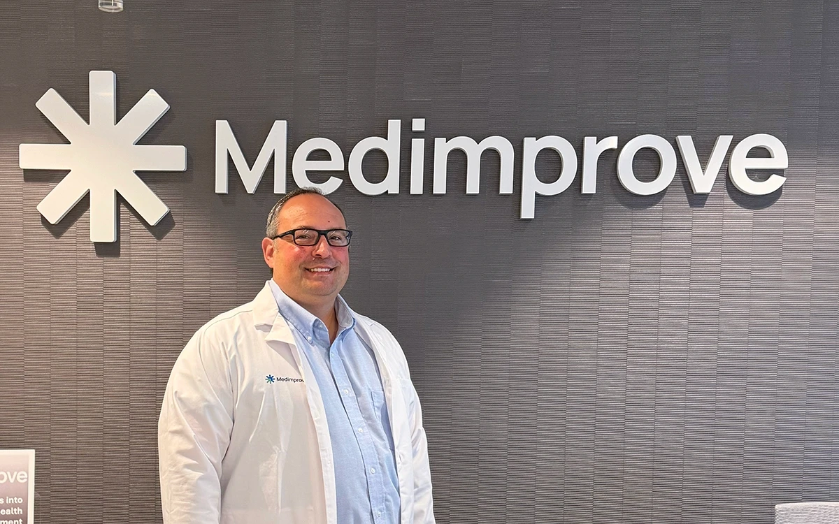 Dr. Jason Krahnke in front of the Medimprove sign