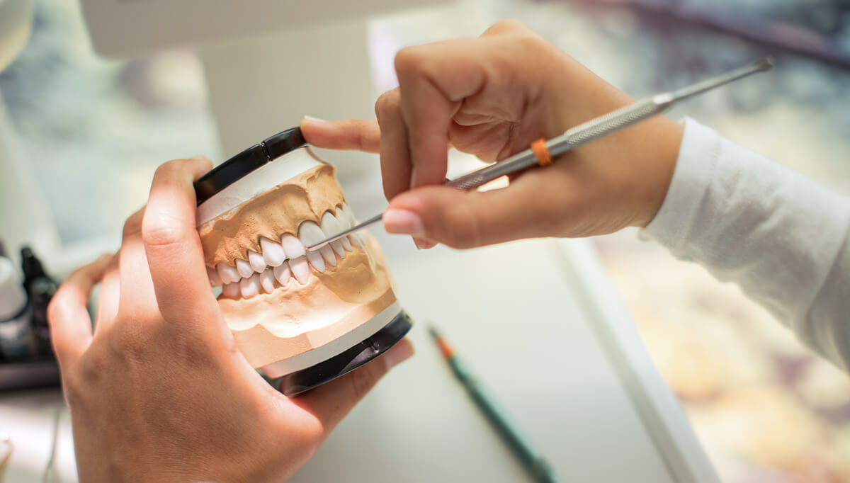 Costa Rica dental tourism: Smile design for dental implants & full-mouth-restoration.