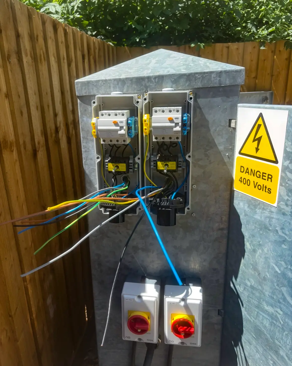 Knipex plierts being used in residential Electrics