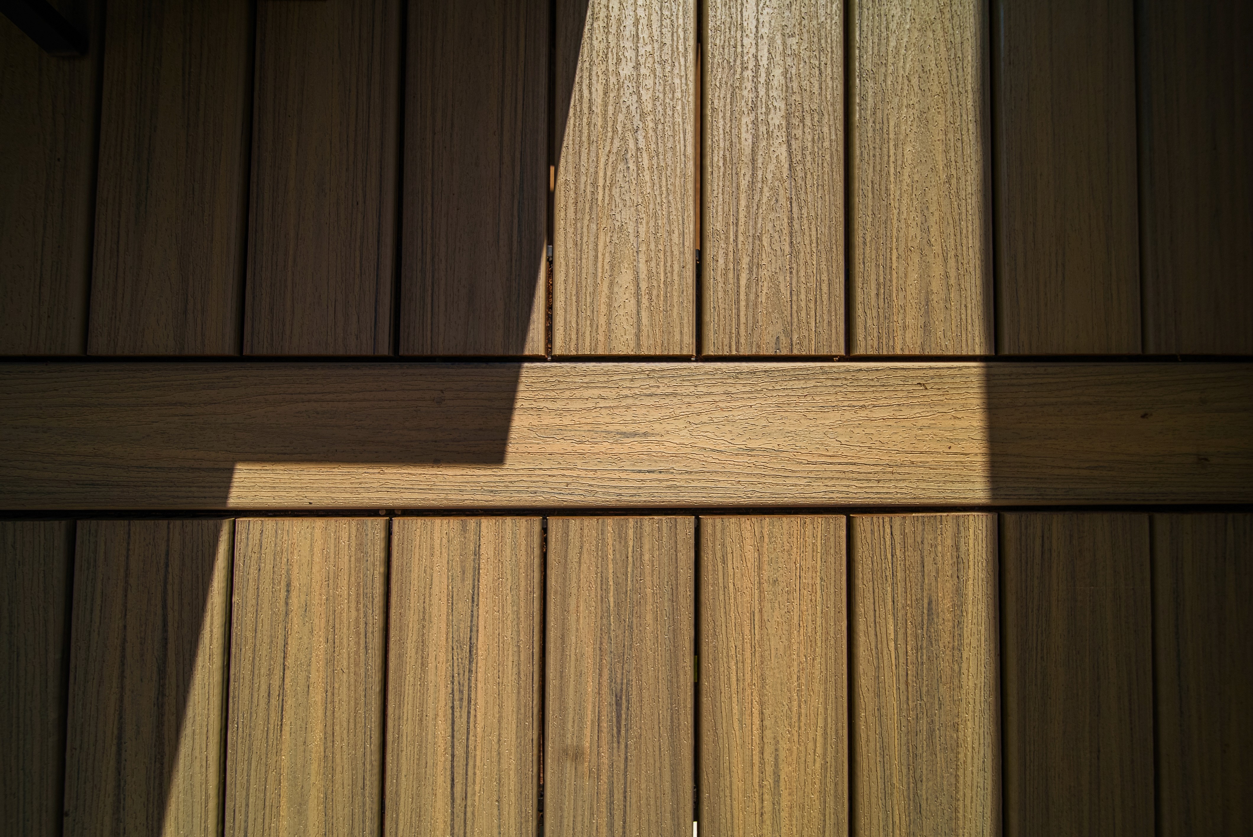 HBC Desks – Balcony Renewal with Trex Enhance decking