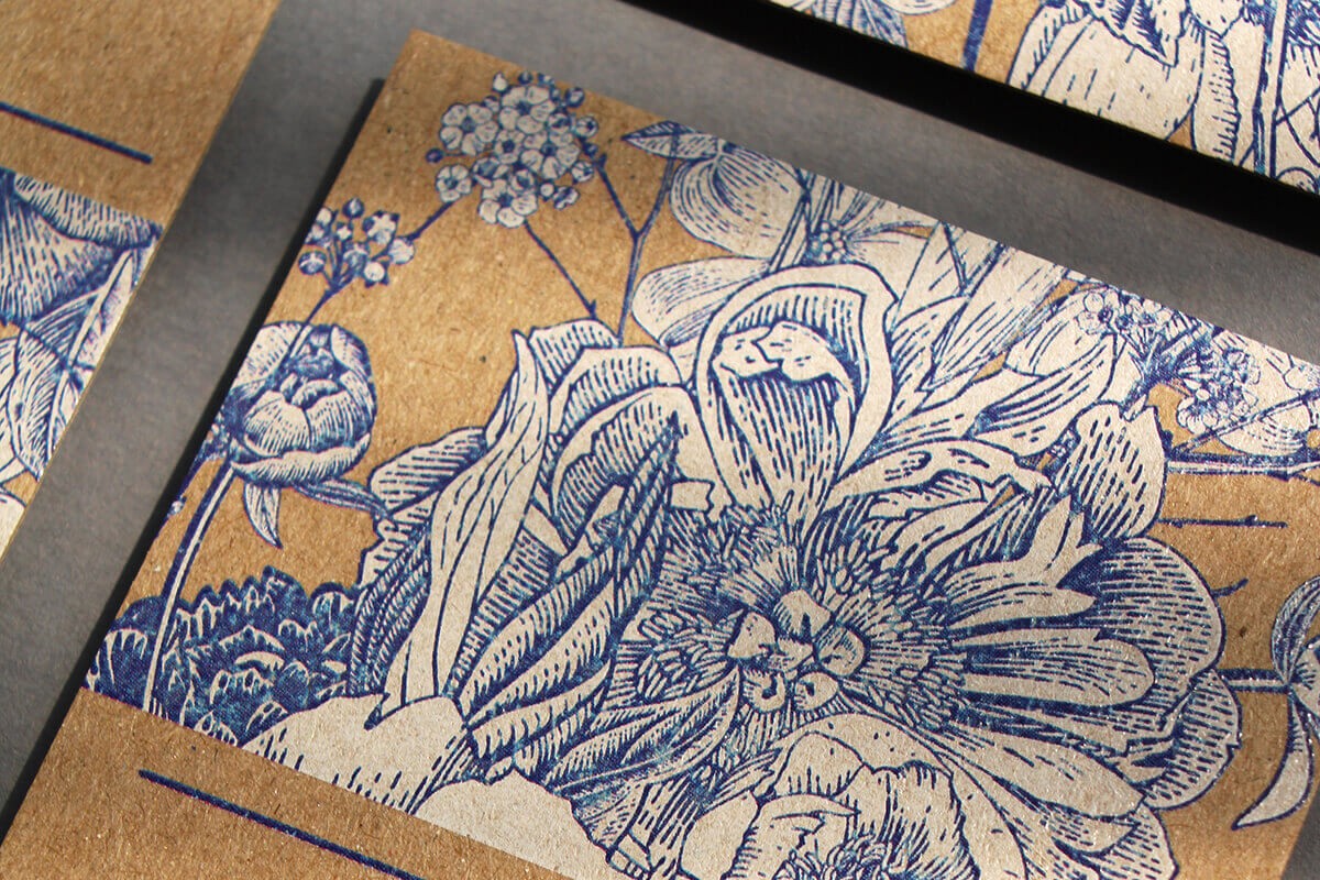 Business cards for "Altai Honey" printed on designer paper, kraft paper with white ink printing, digital printing.