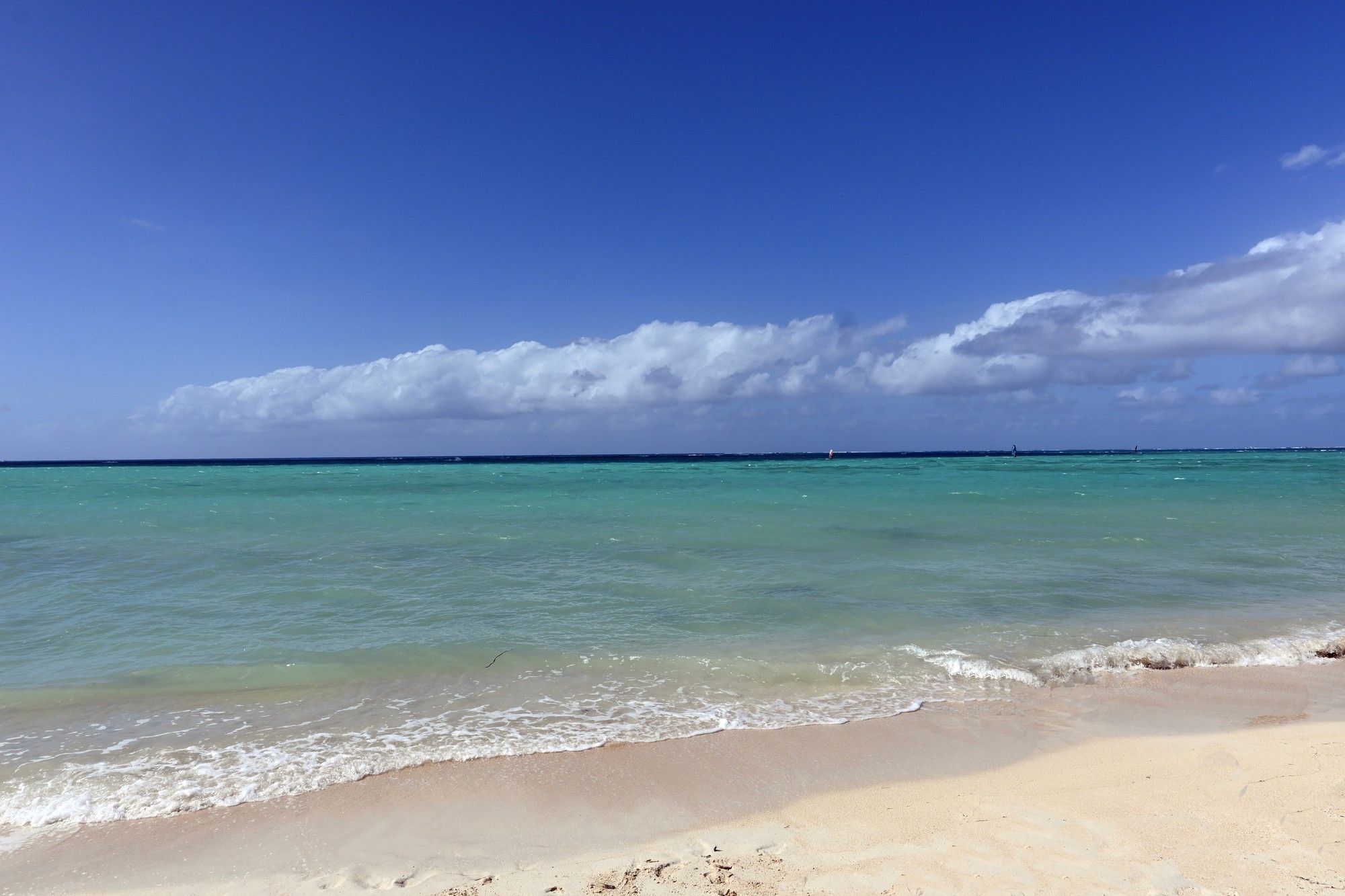 photography of dam during daytime