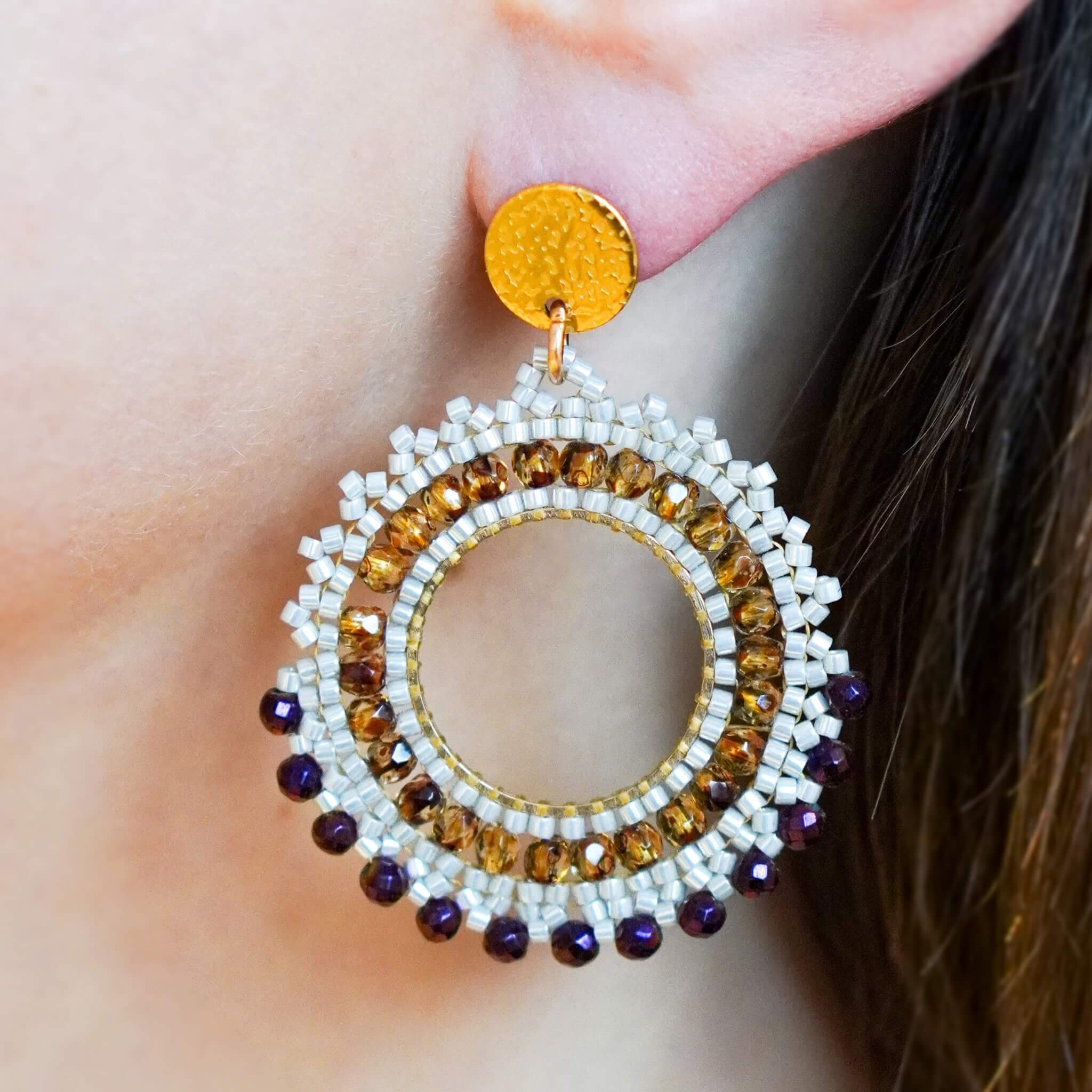 Kolczyki srebrno bursztynowe z fioletem handmade koralikowe z kamieniami naturalnymi na sztyfcie