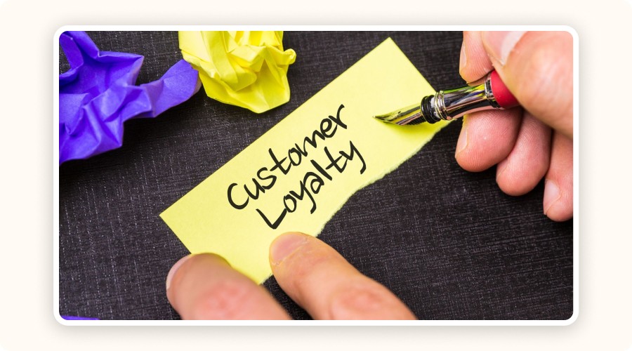 Hand writing “Customer Loyalty”