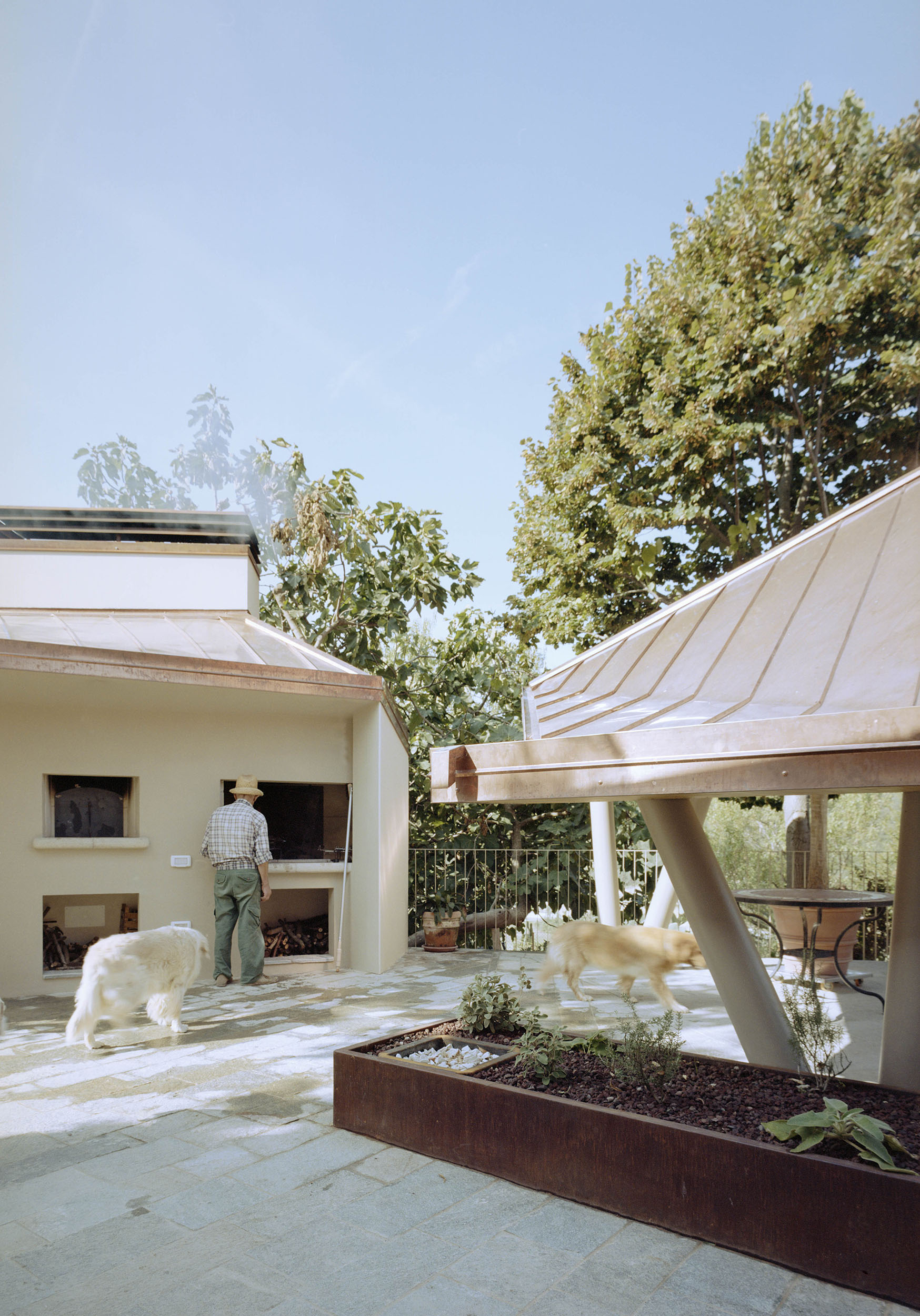 Small workshop with a metal table in the middle