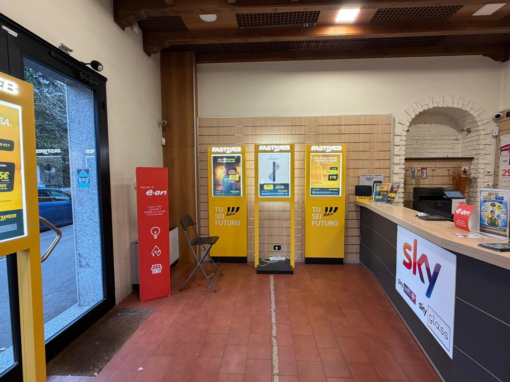 Angolo sky wifi e fastweb di nexxtgen Bovisio Masciago, negozio di assistenza telefonia