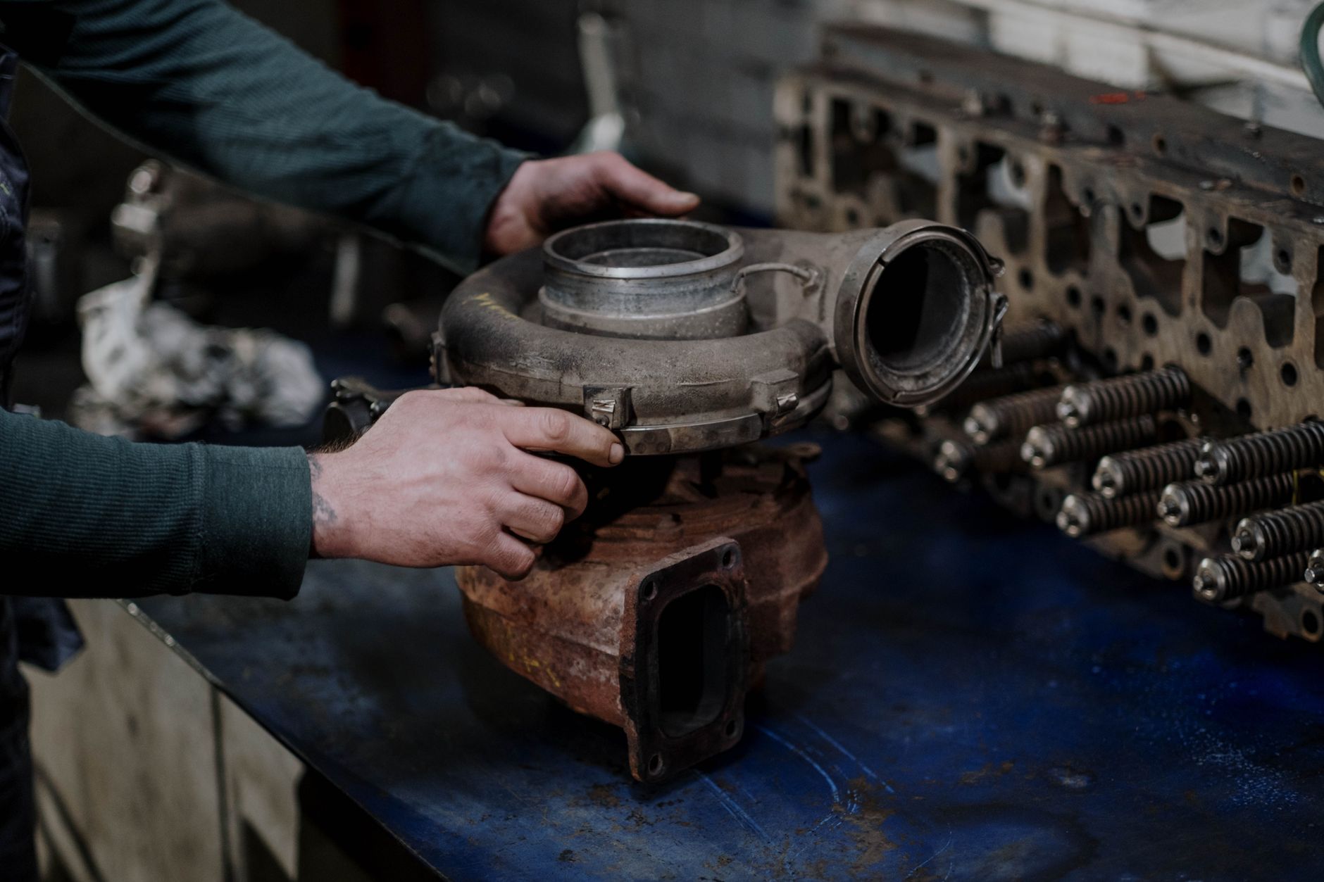 Por que o motor 2.0 de 4 cilindros se tornou o padrão global da indústria?
