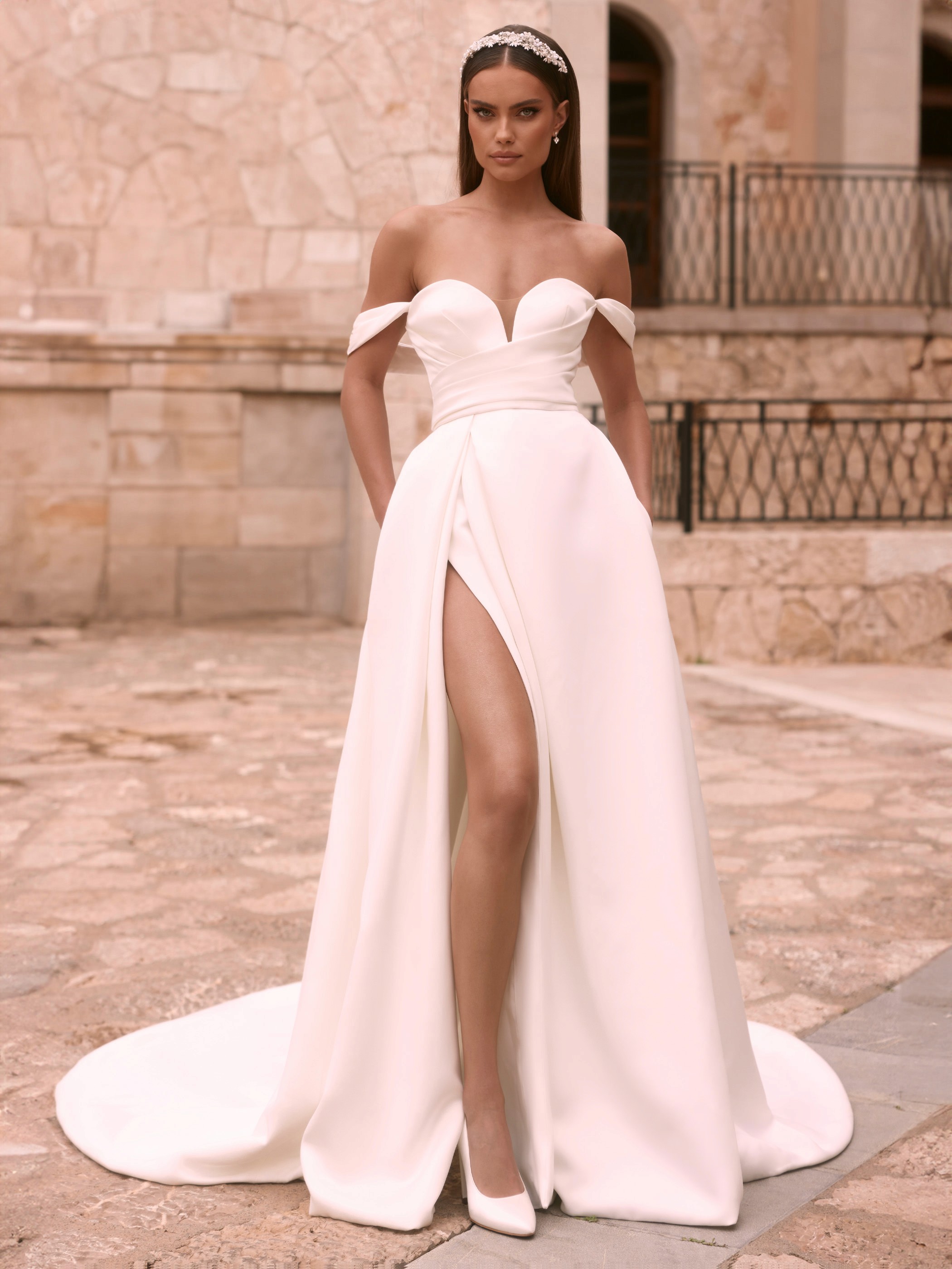 Meerjungfrau Brautkleid mit Spitzencorsage und langer Schleppe
