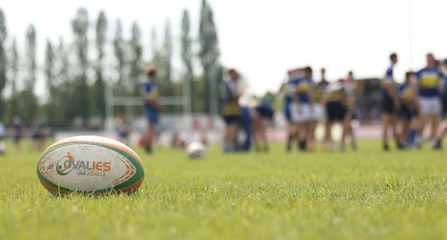 A white square with a knot on it