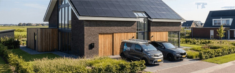 werkbus en bmw op oprit