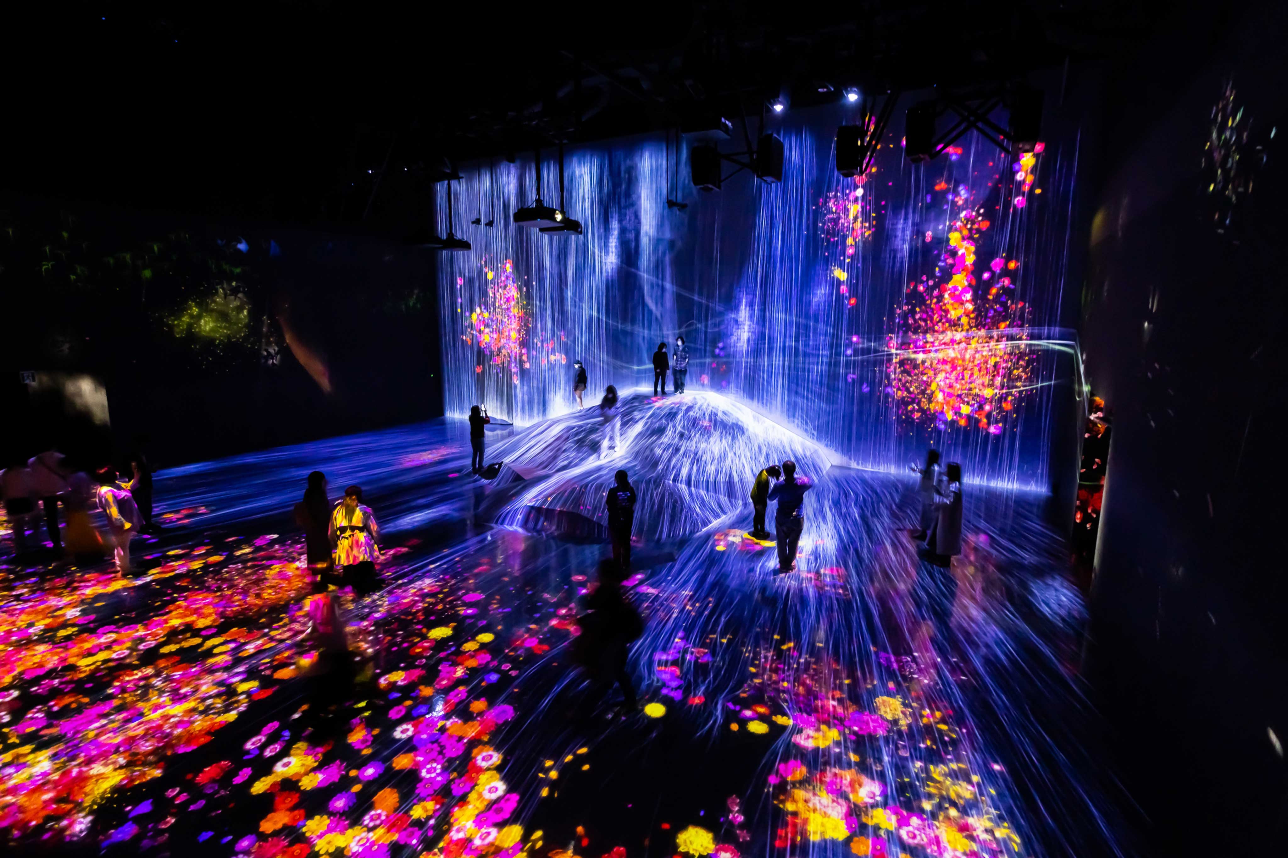 black and gray camera tripod