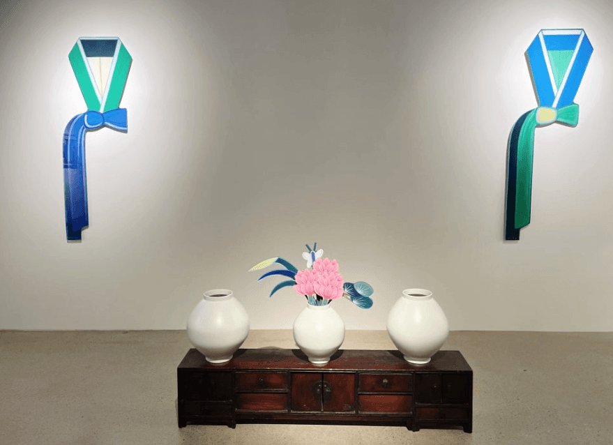 round white and black analog clock