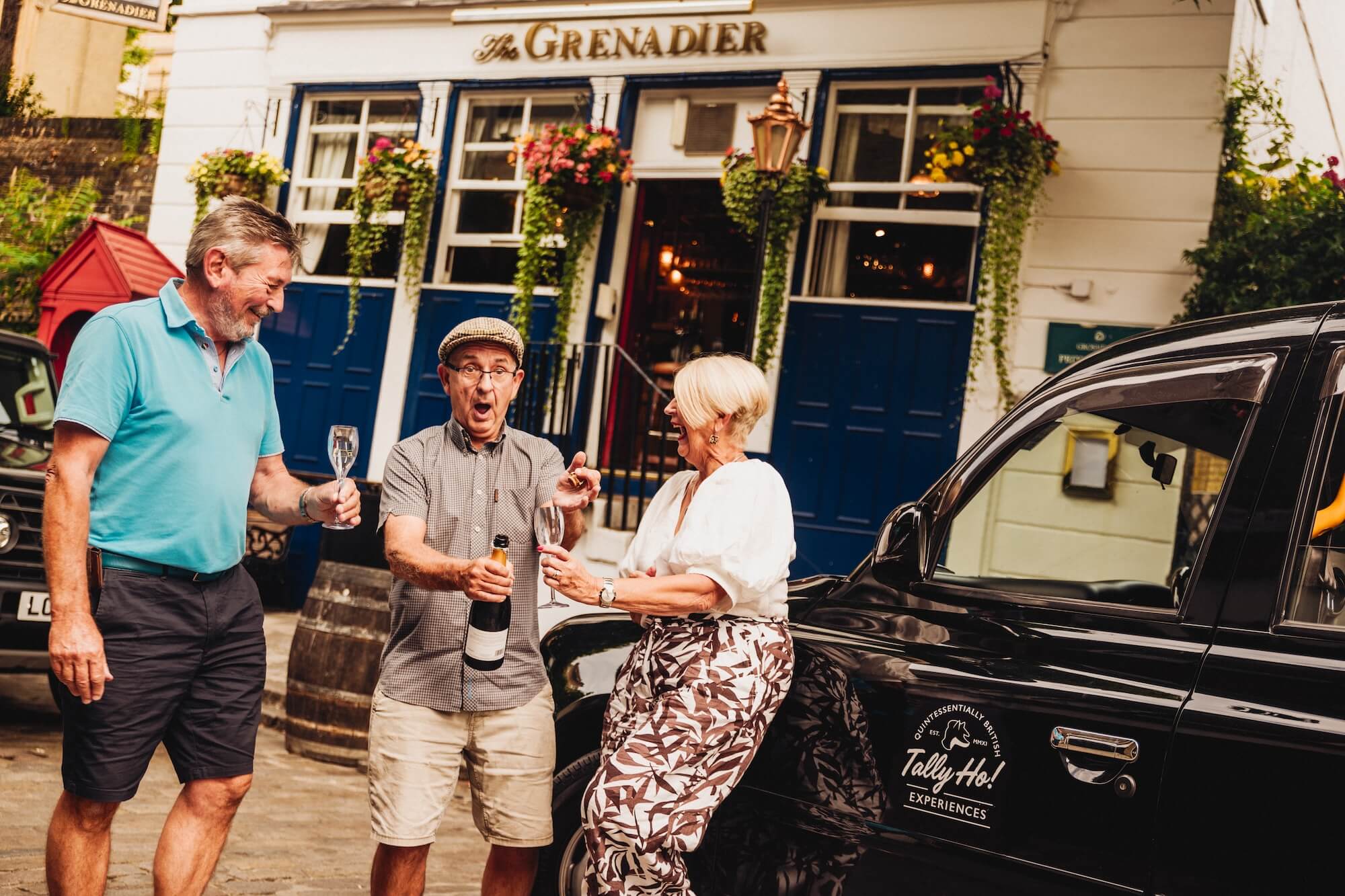 A couple enjoy tastings on a private Tally Ho London experience