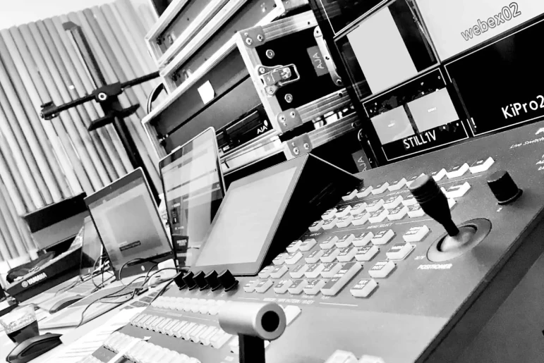 Studio Shapes agencé en tant que plateau d'émission webcast