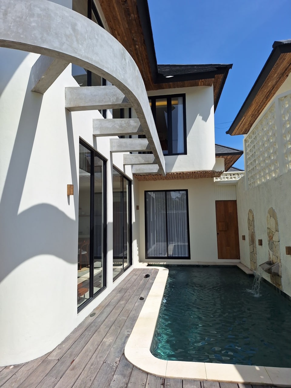Modern 3-bedroom villa with 4-year installment option in Seminyak