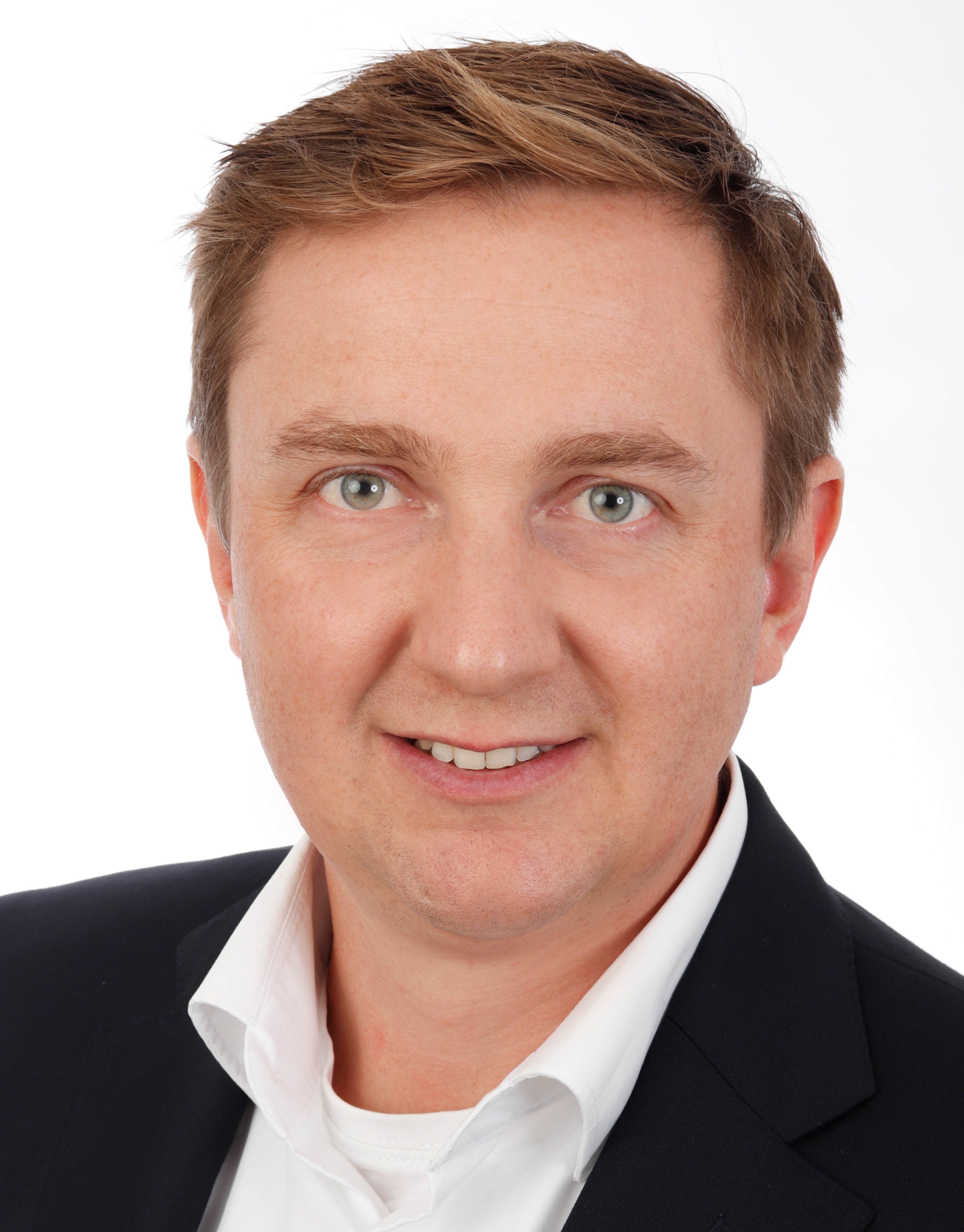 Headshot of Dipl.- Ing. Stephan Neumann