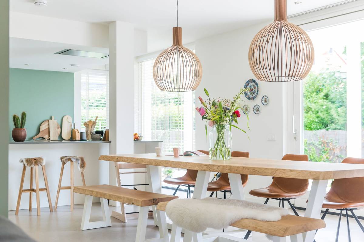 woonkeuken nieuwbouw jaren 30, scandinavische stijl met wit, hout en groen