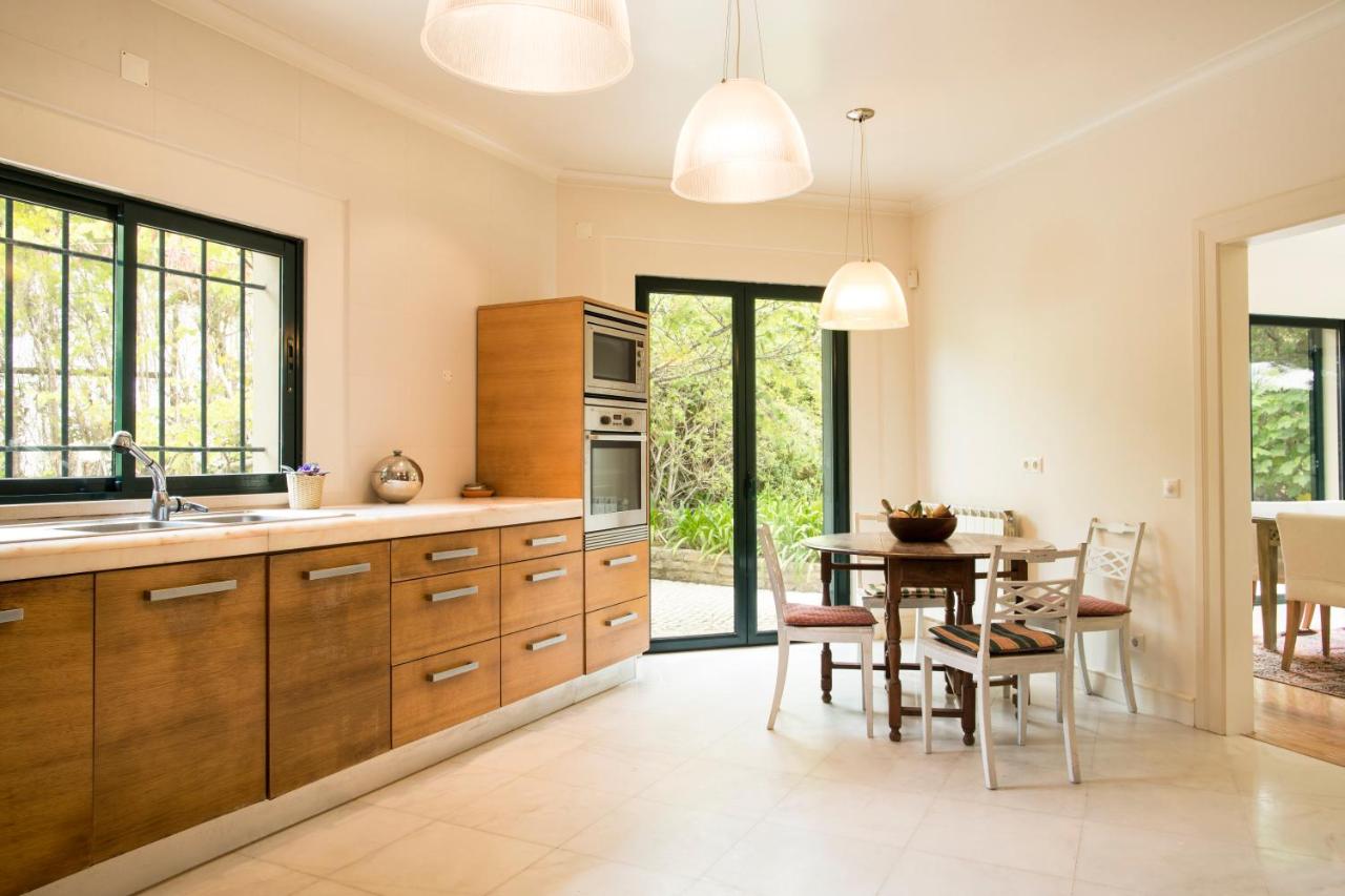 house with a kitchen in sintra