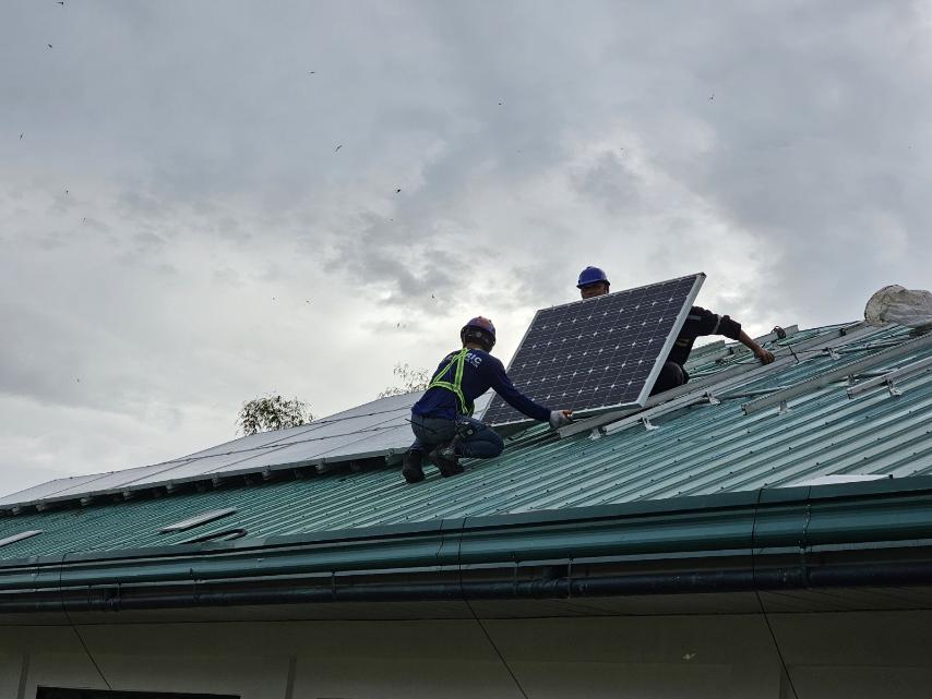 Solar panel installation and reuse work at the Green Earth project