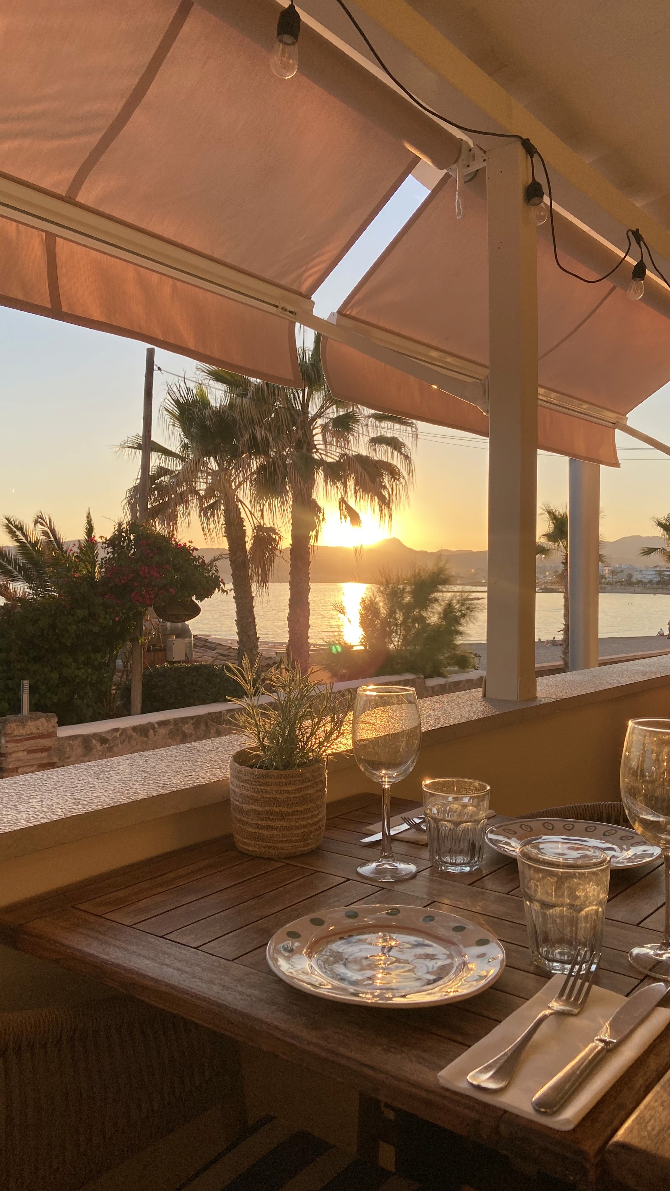 Pizza napolitana recién horneada – restaurante italiano en Palma