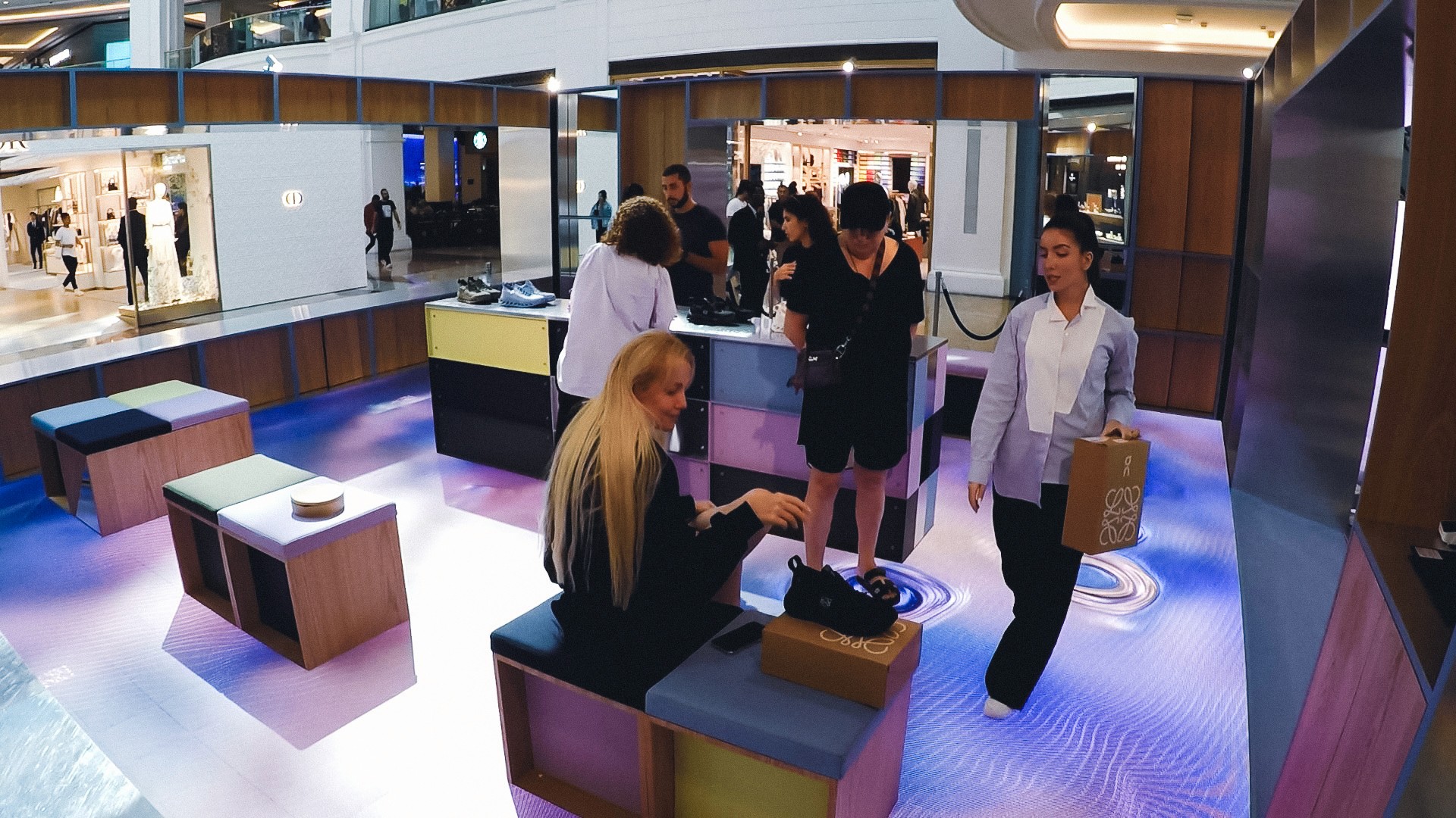 interactive-floor-people-at-experience-center-loewe