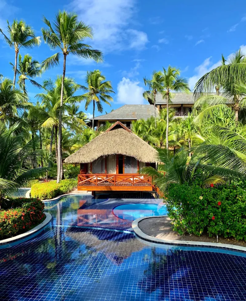 Piscina privativa e bangalô do Nannai Resort em Porto de Galinhas
