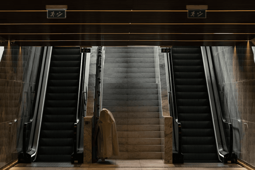 階段とエレベーター