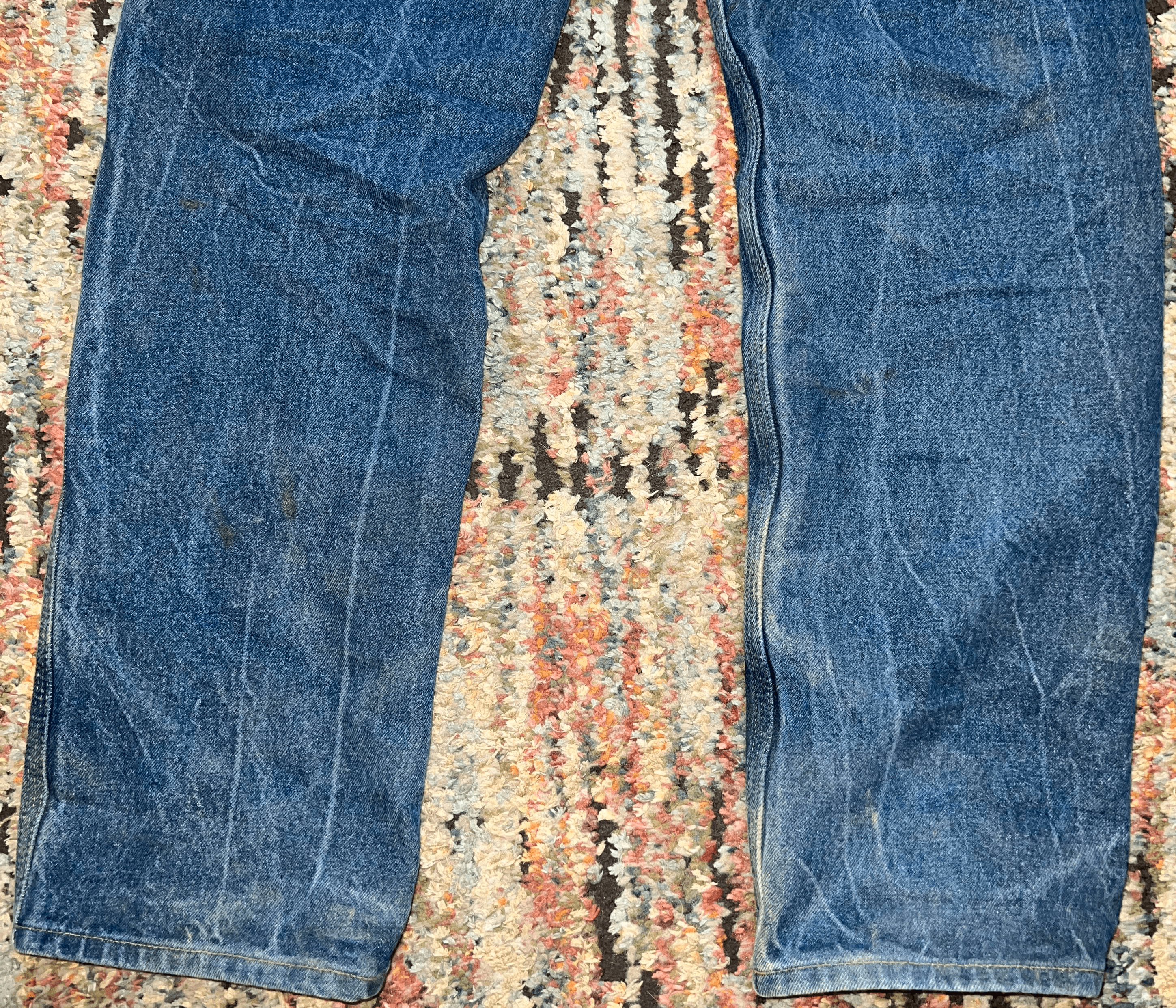 An example of marbled jeans.