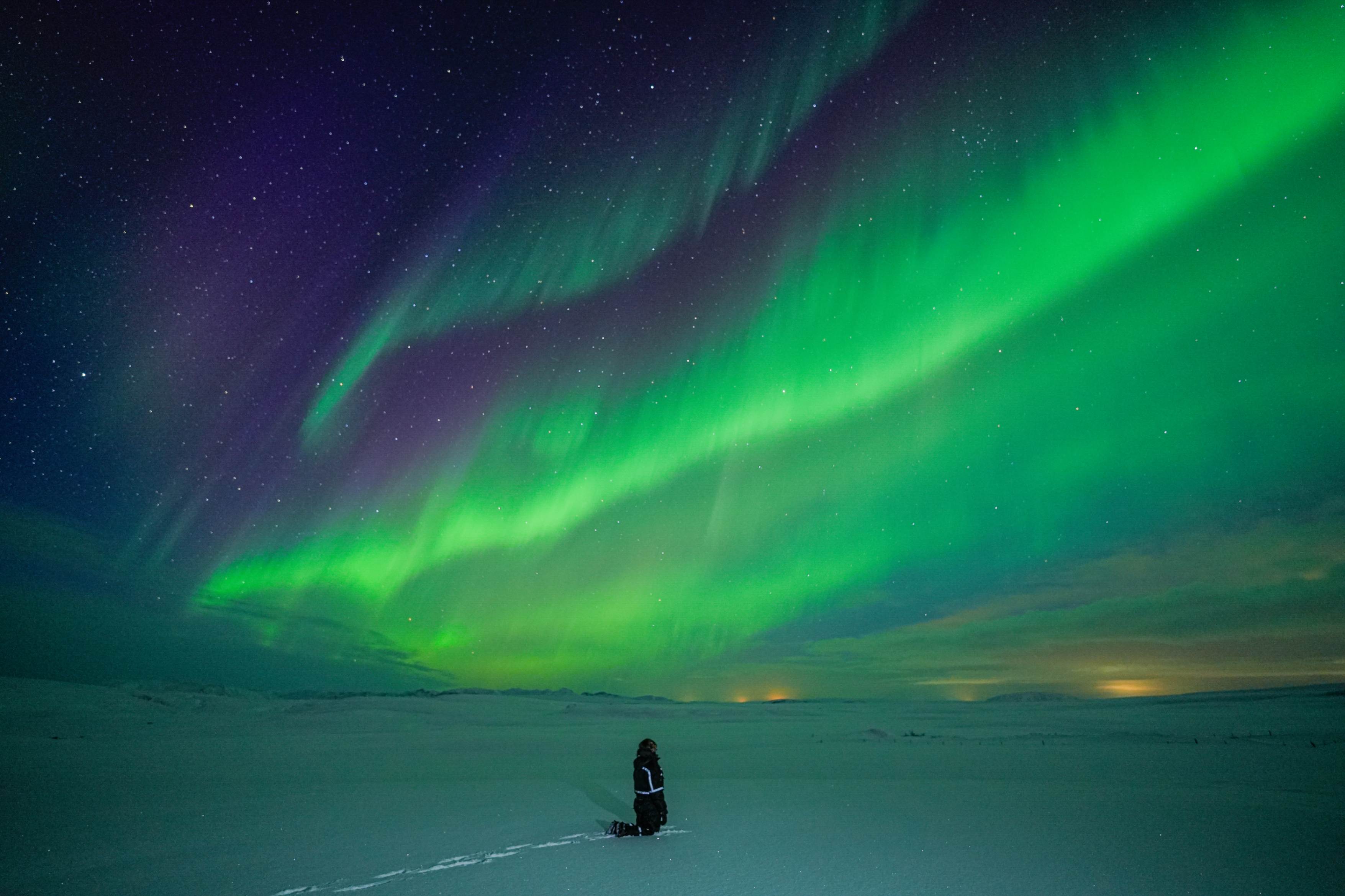 Northern Lights tour photography from Aurora Experts in Iceland, featuring guests beneath the aurora, winter landscapes, and vivid skies over remote Icelandic locations.