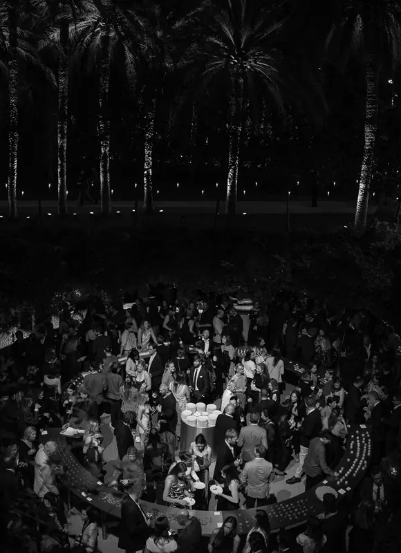 Personas bailando en el evento