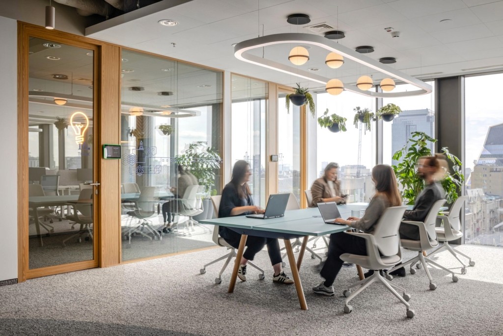 thiet-ke-phong-brainstorm