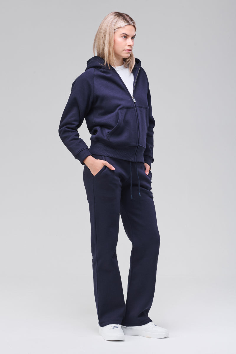 Angled front, hands in pockets