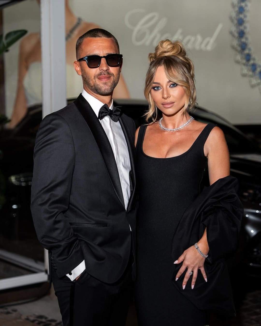 a couple wearin black chic oufit