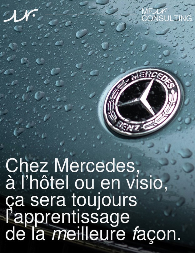Chez Mercedes, à l'hôtel ou en visio, ça sera toujours l'apprentissage de la meilleure façon. + Photo du logo Mercedes sur une voiture.