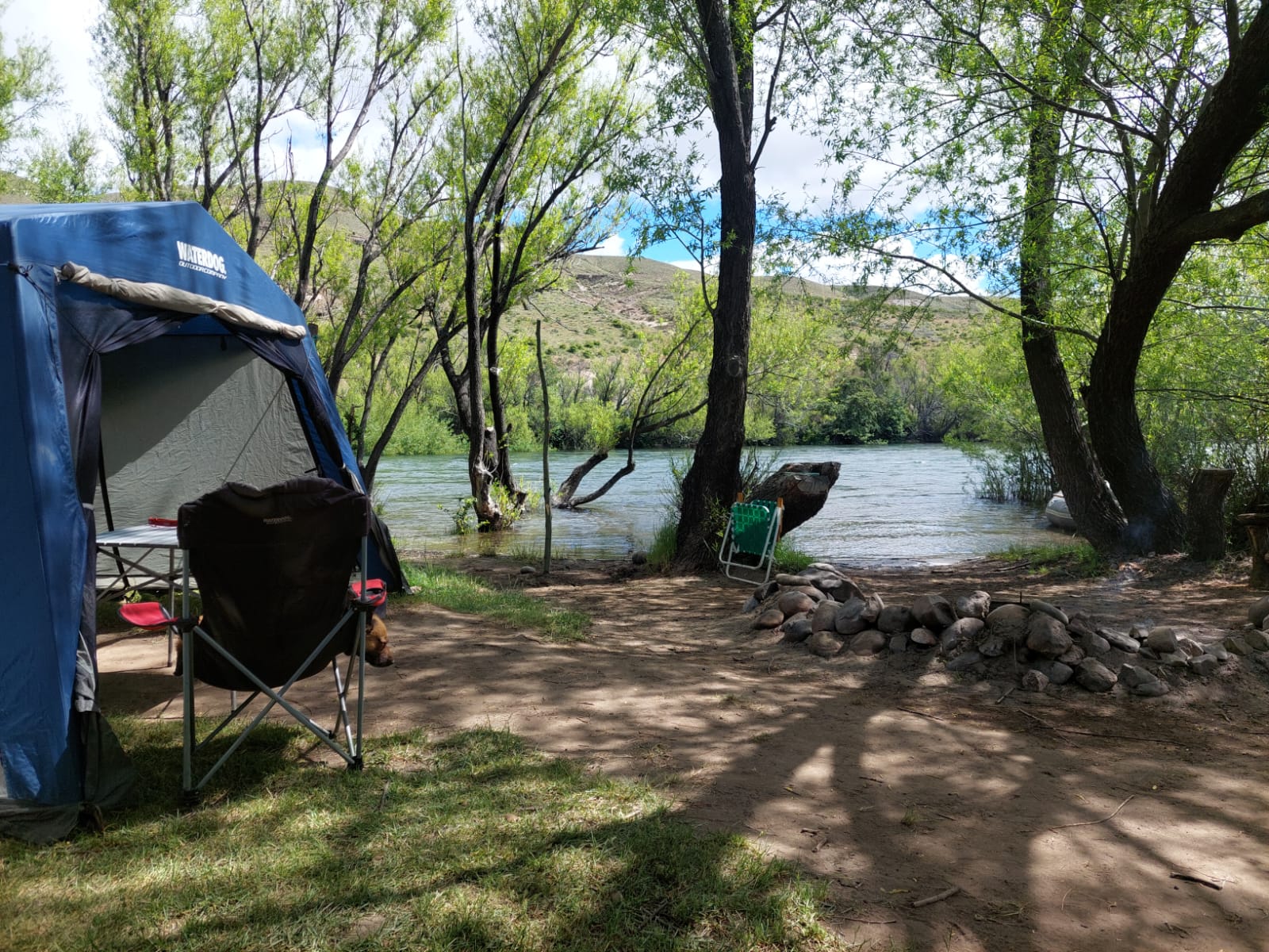 Gazebo a la vera del río