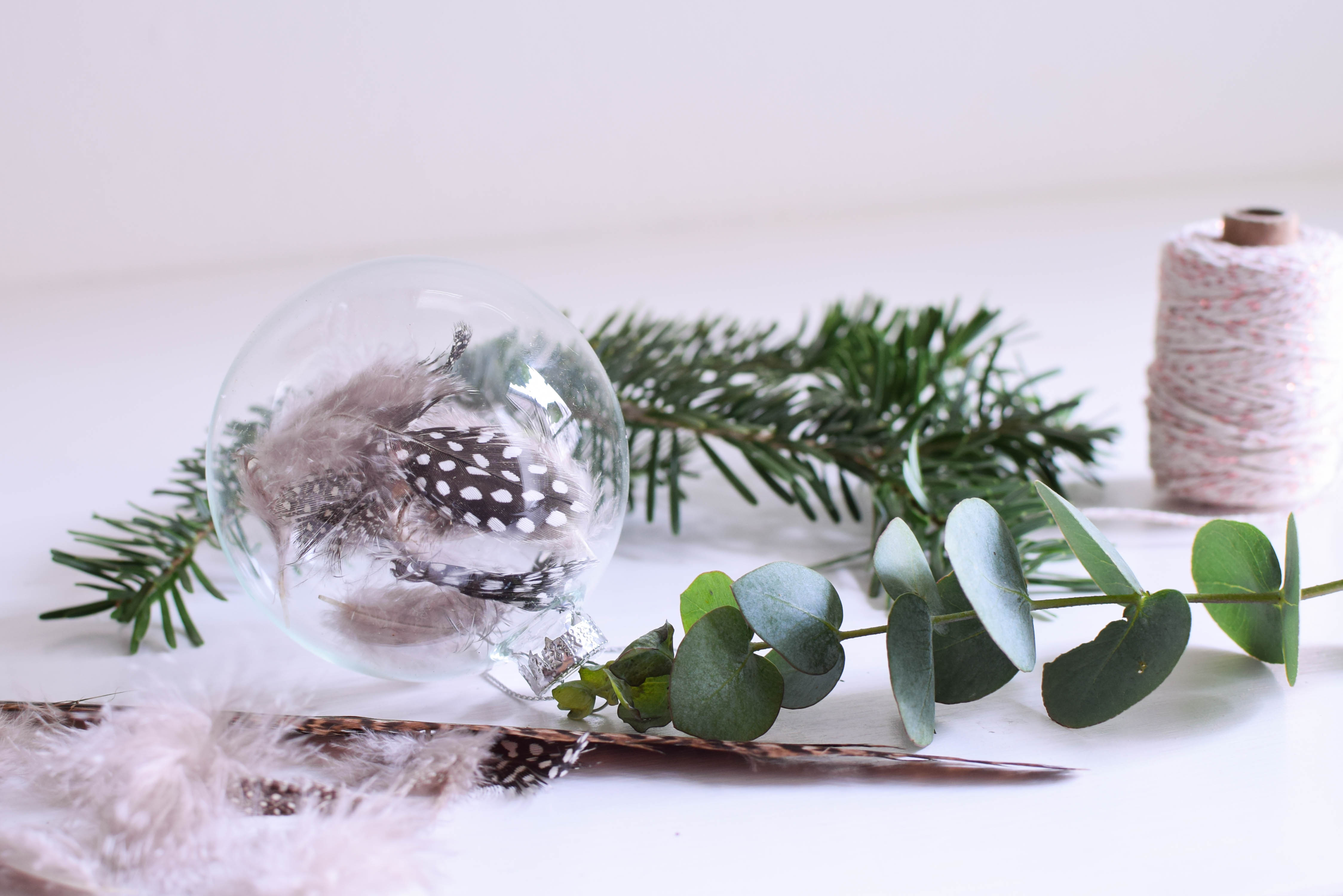 kerstballen veren vullen