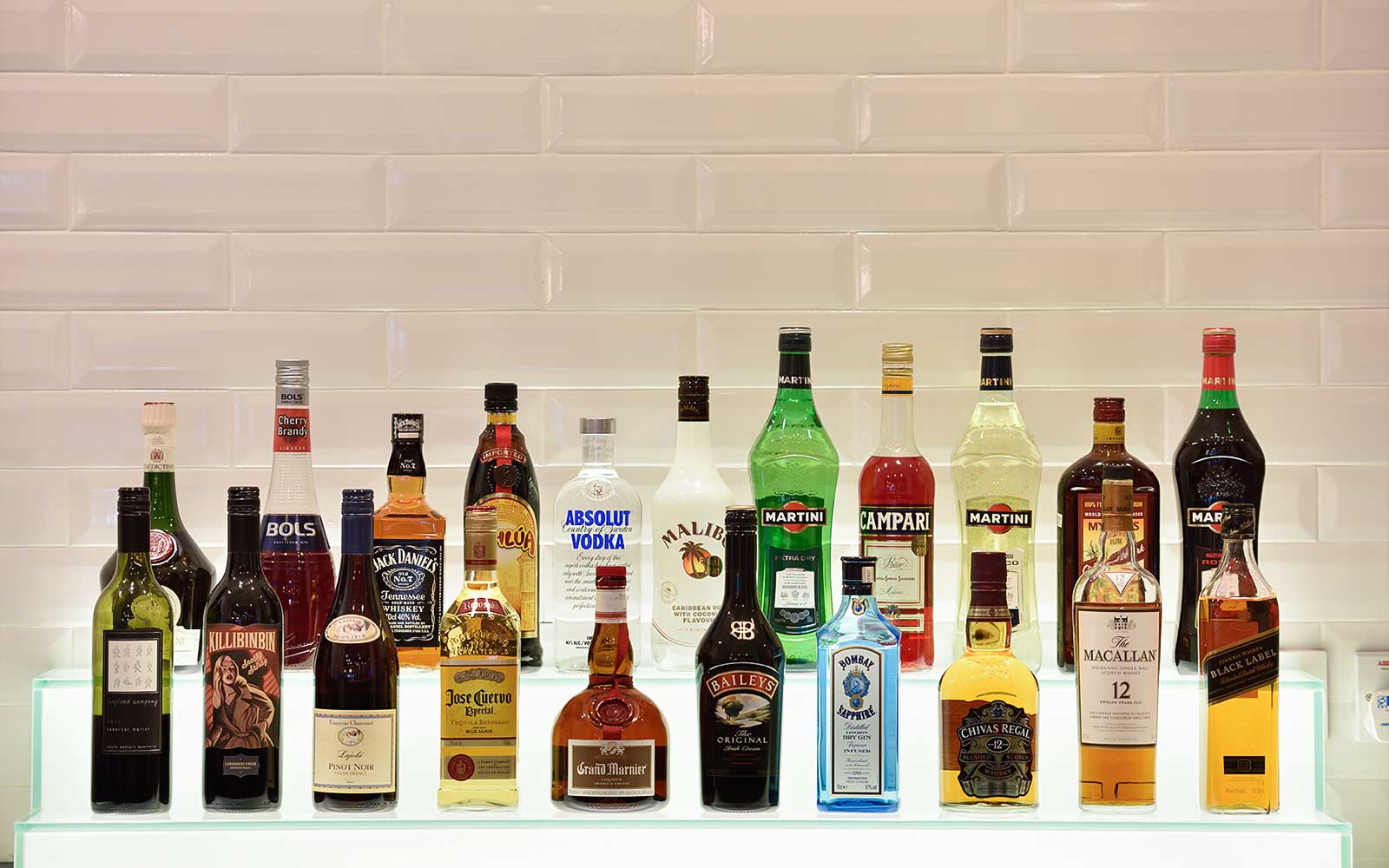 Plaza Premium Lounge na lugar ng upuan sa T1 International Departures, Singapore Changi Airport.