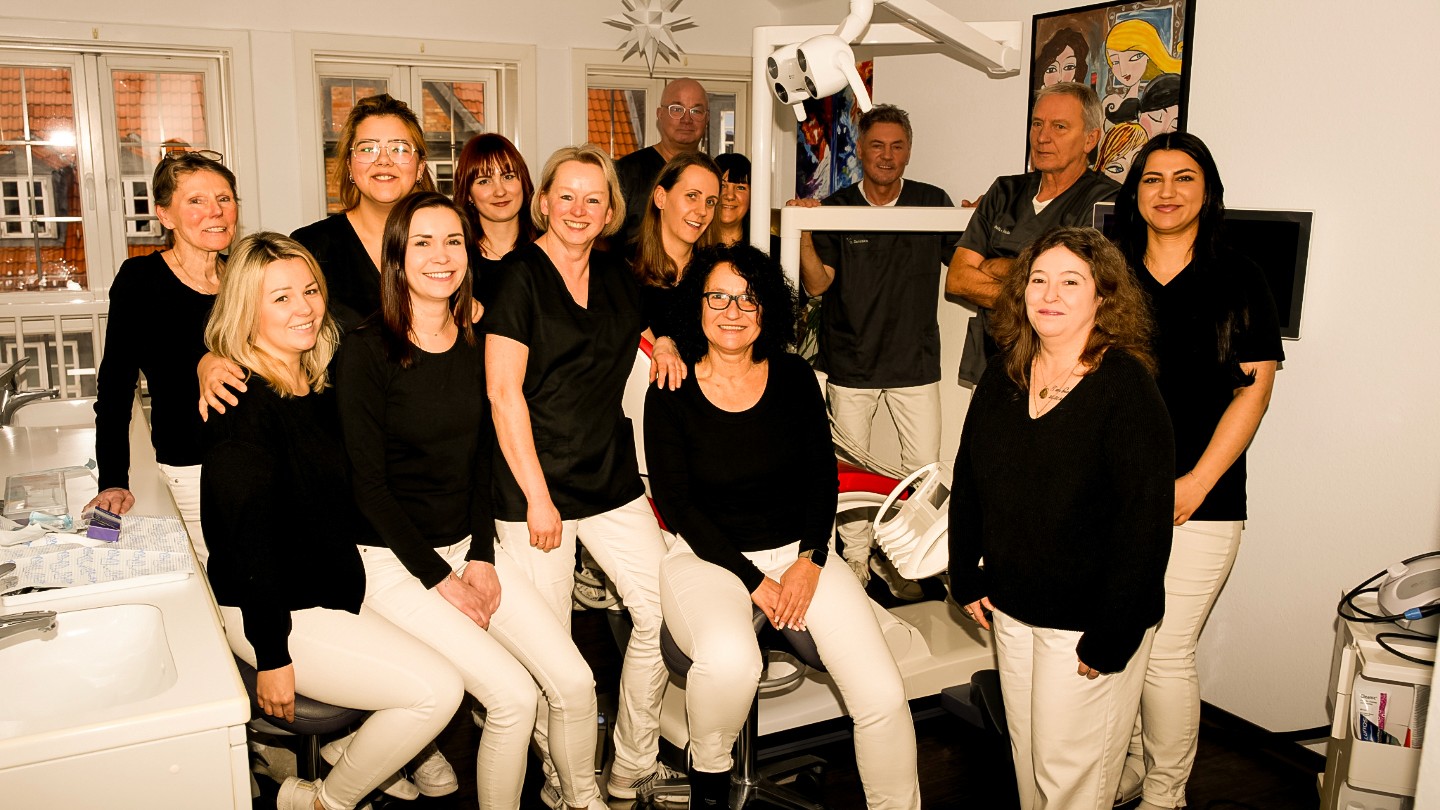 Teamfoto im Behandlungszimmer
