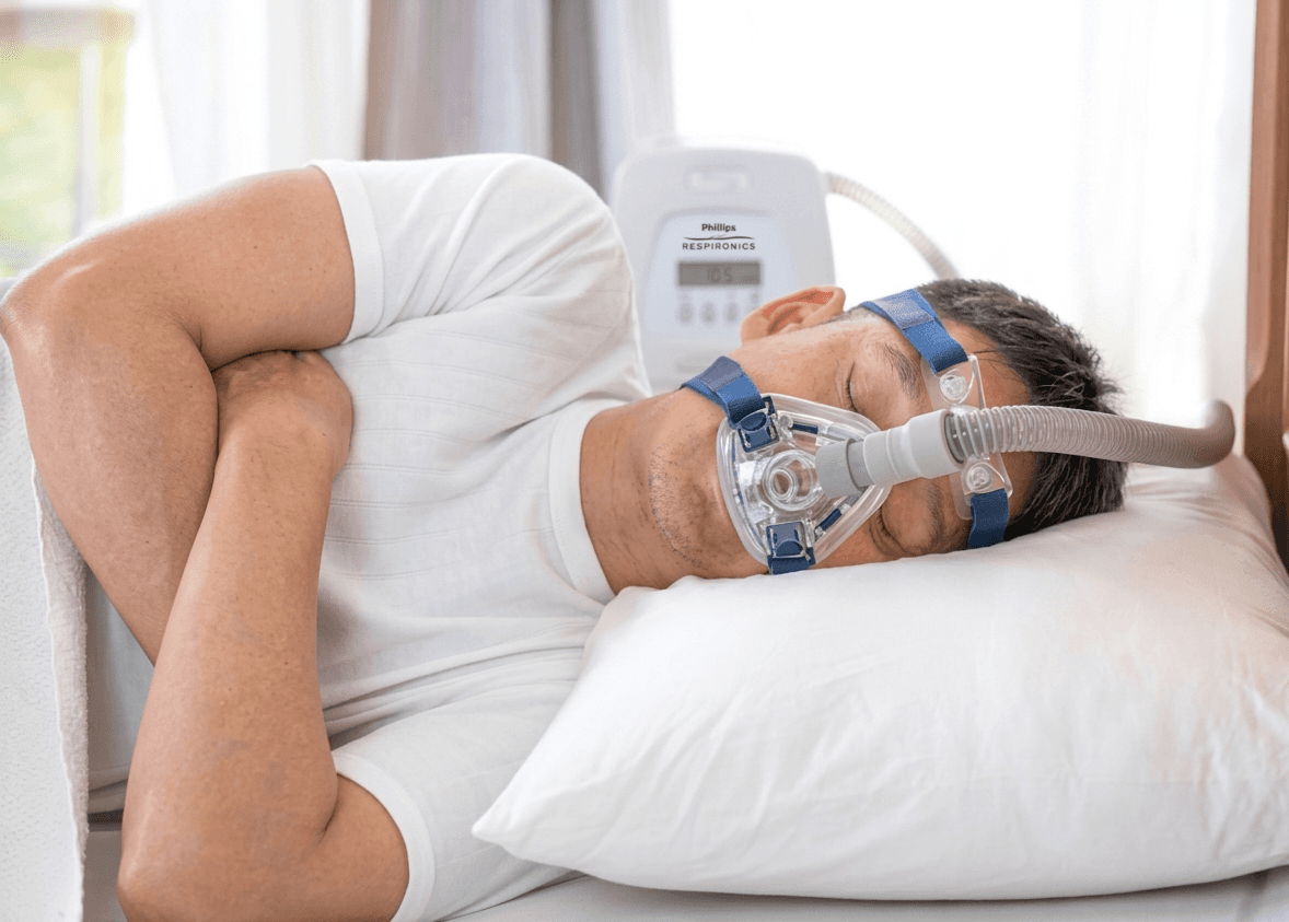 Patient receiving sleep apnoea treatment during monitored sleep