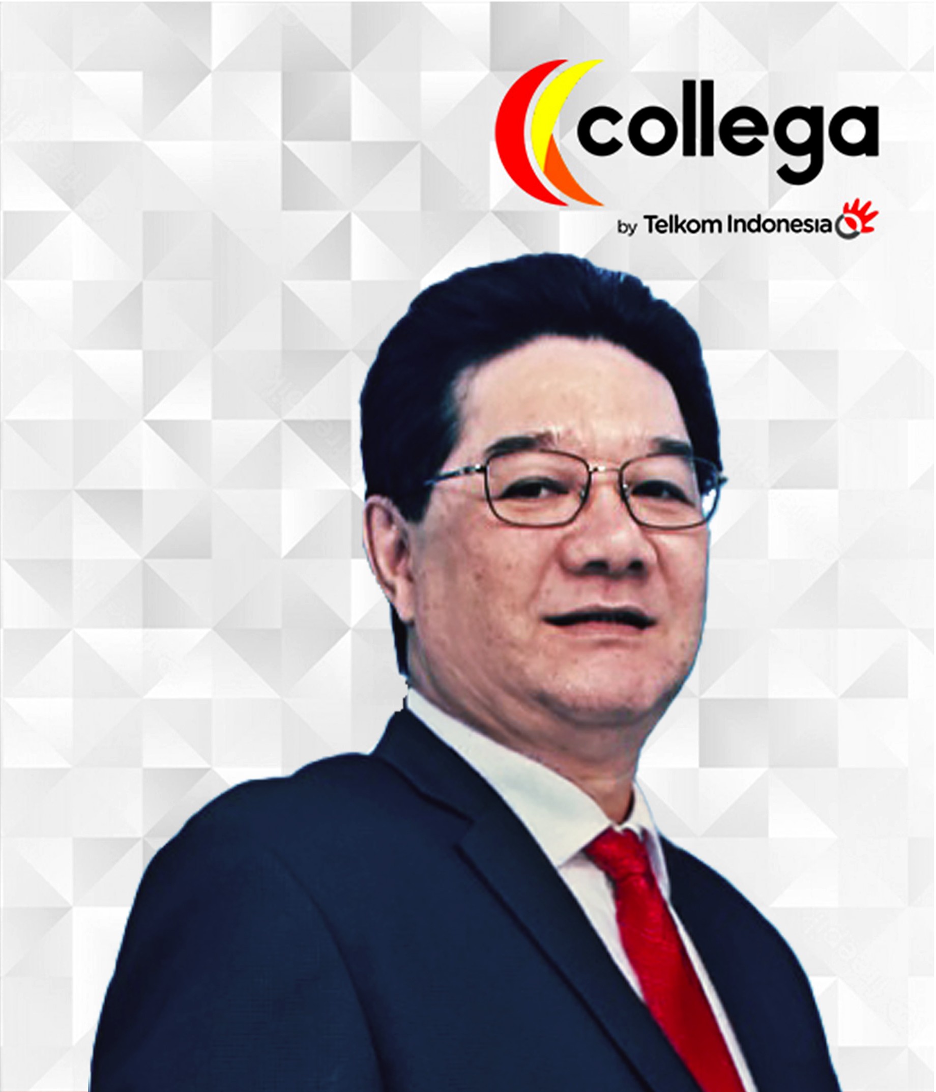 Foto portrait Direktur Product & Delivery collega Royke Dwipura menggunakan jas biru dan dasi berwarna merah