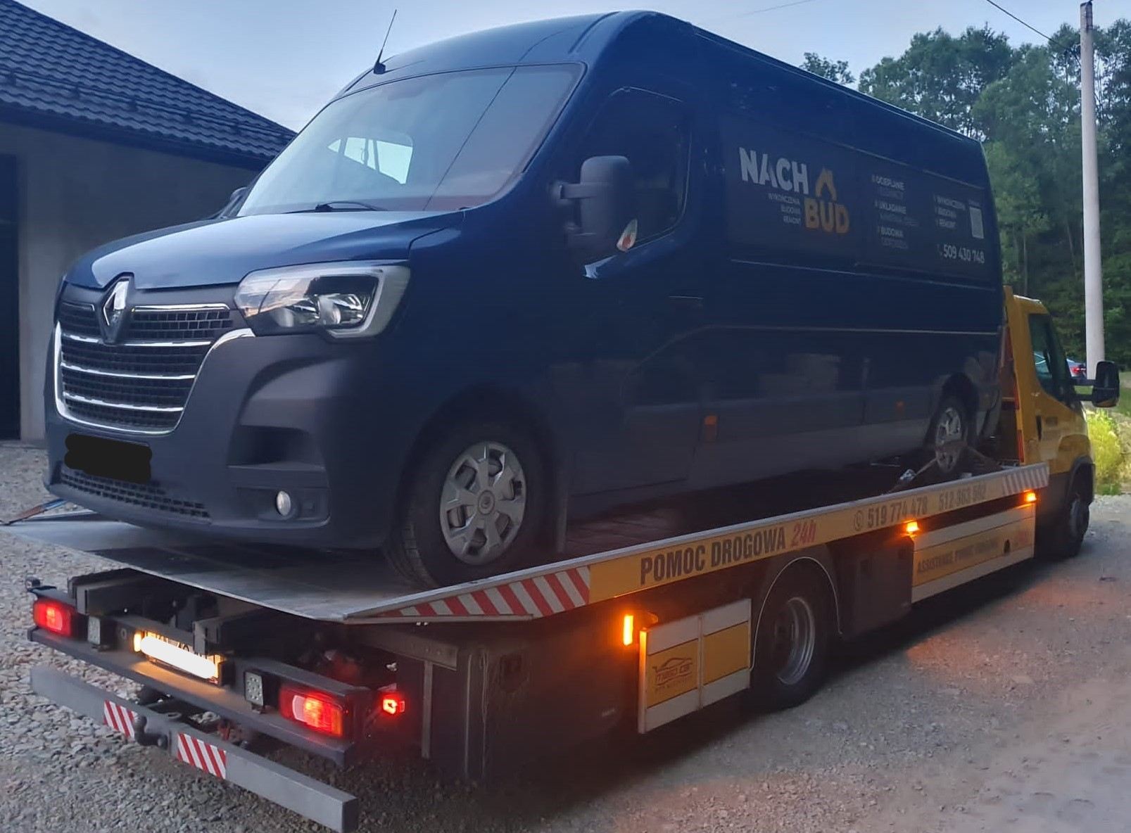 pomoc drogowa 24h – laweta transportująca auto dostawcze po awarii