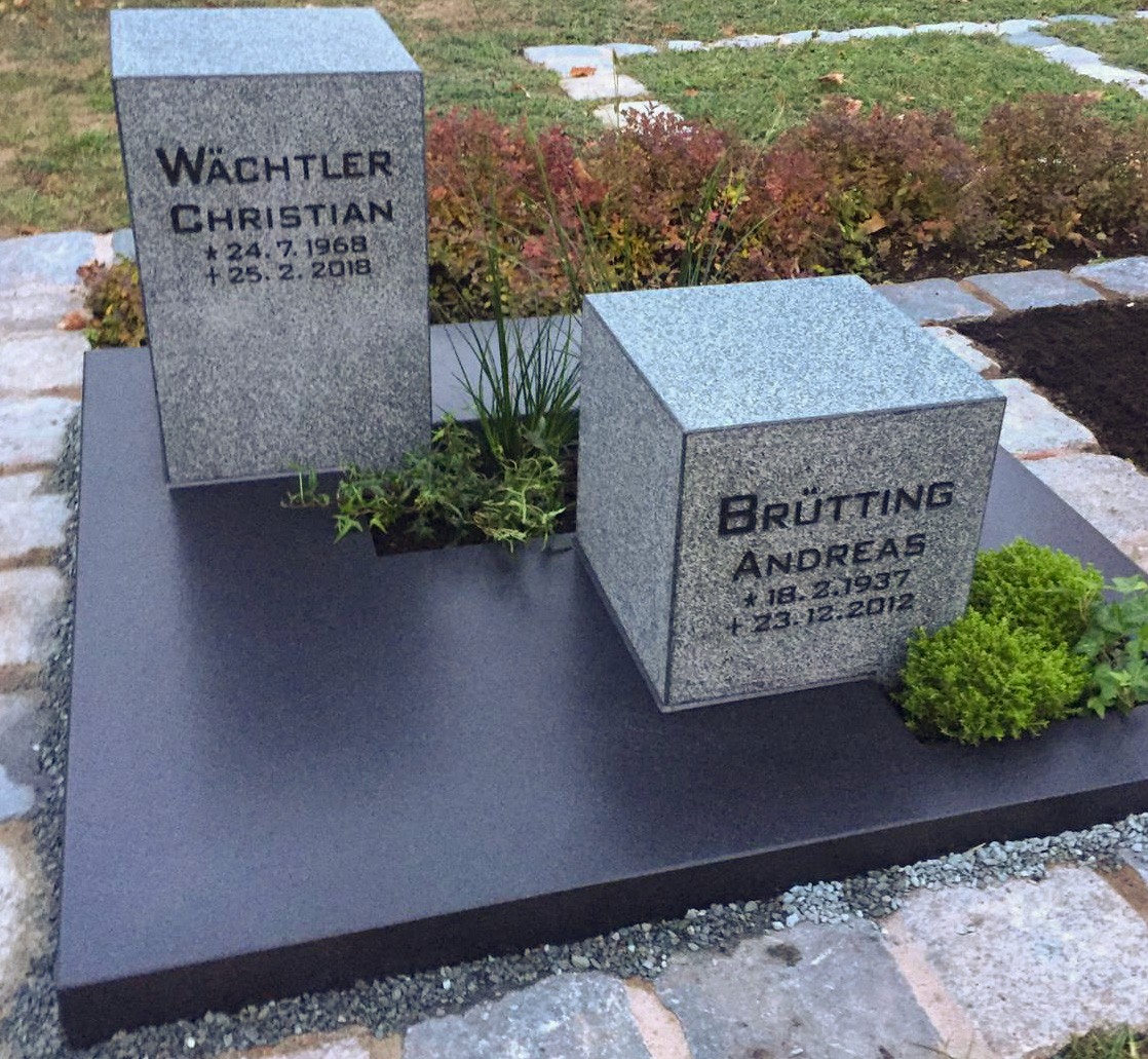 Grabsteine Weikert und Maier