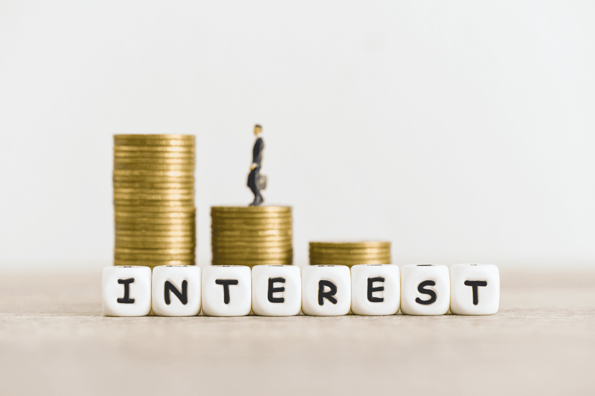 Understanding Compound Interest vs. Flat Rates in Legal Funding Agreements