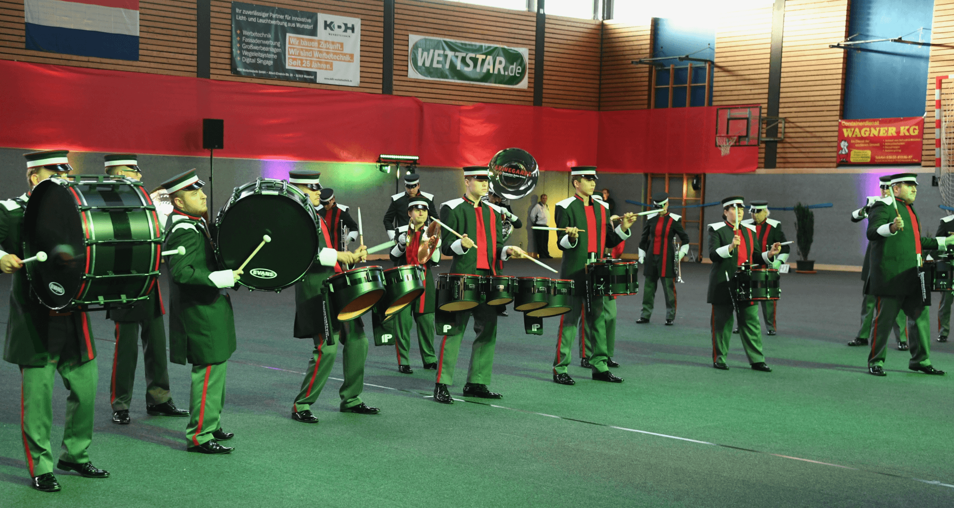 Die Trommler der Leinegarde bei der Show
