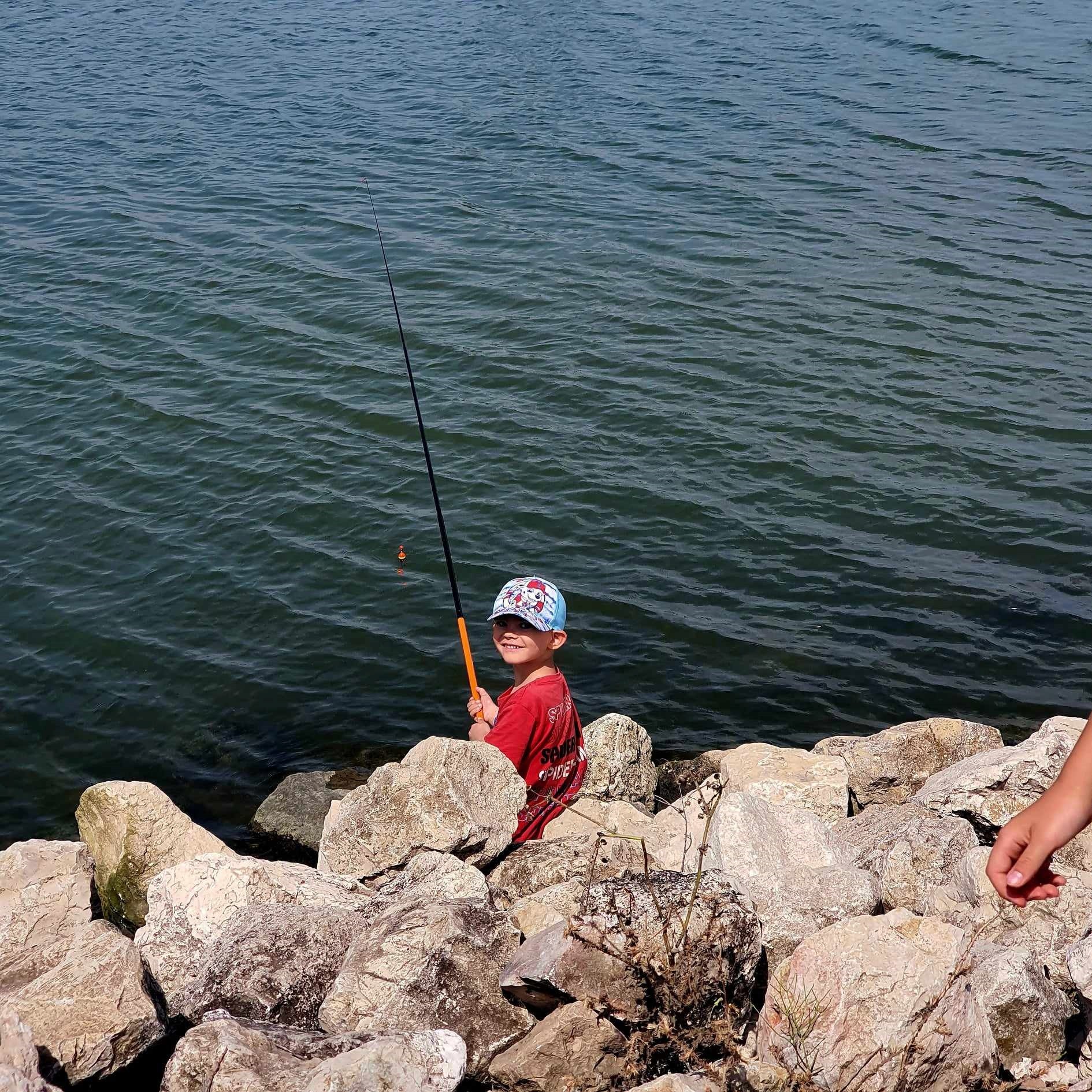 A man stading with Surfboard