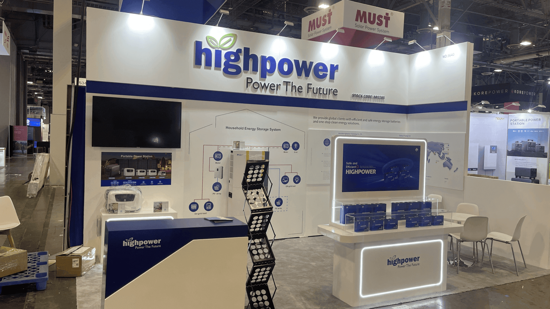 High Power RE+ 2023 10x20 energy storage booth in Las Vegas with branded backwall, household storage diagram, portable power station display, and product counter