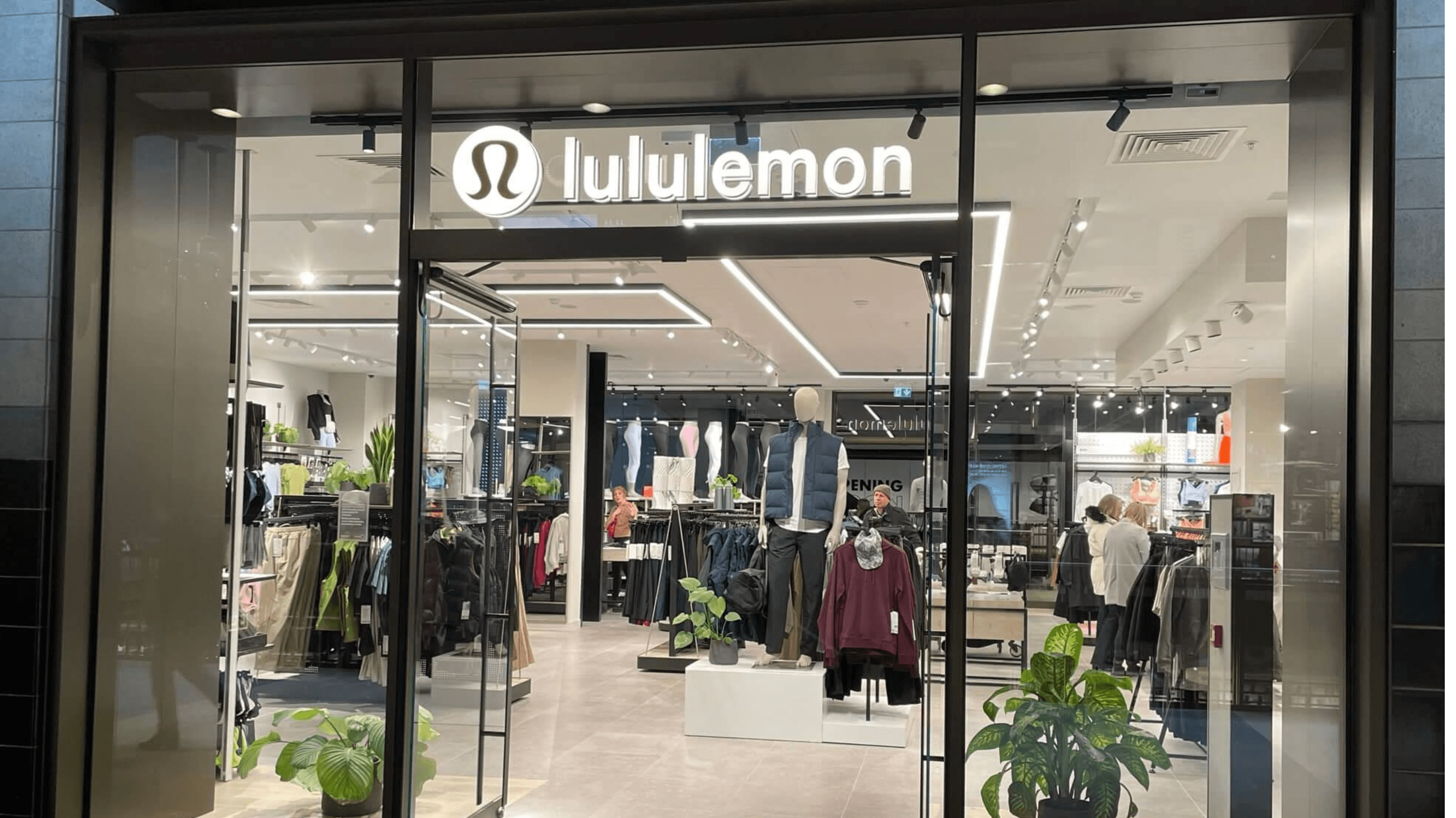 Lululemon store front image